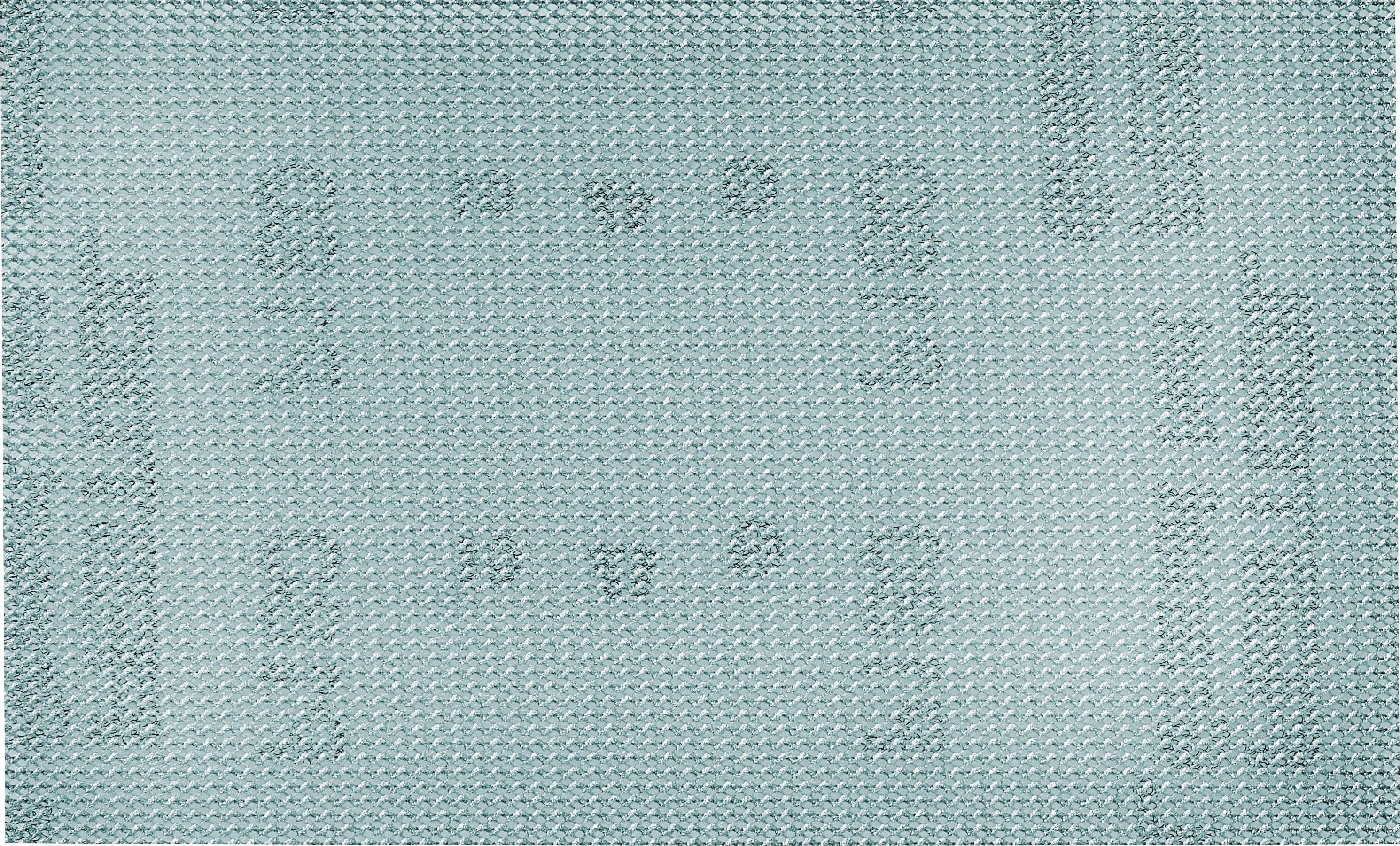 Ein wunderschön strukturierter hellgrauer Webstoff mit einem kunstvollen Muster, das detaillierte Handwerkskunst und komplexe Designelemente zur Schau stellt.