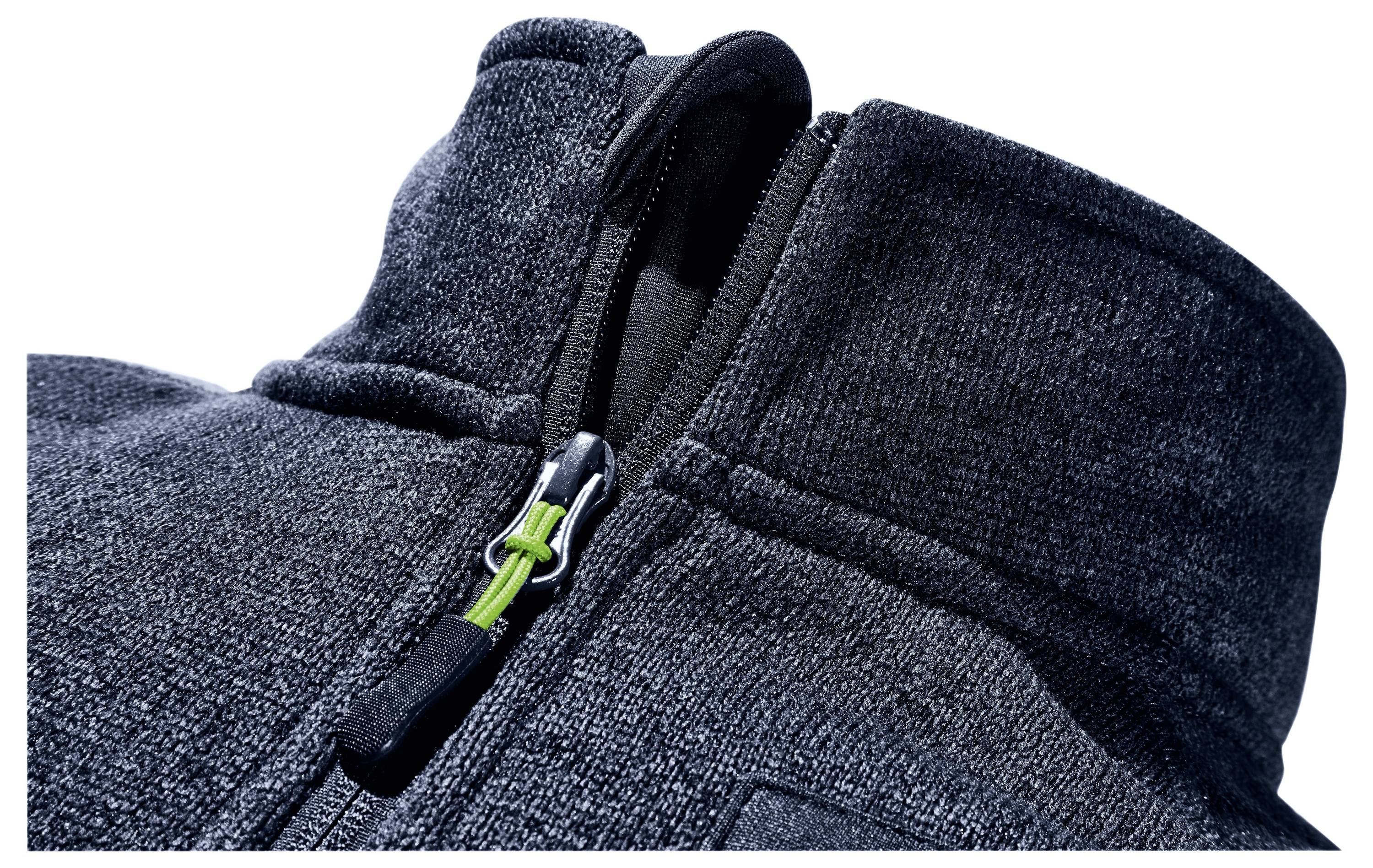 Eine Hand greift in einen unterteilten Organizer, der mit verschiedenen Hardwareteilen wie Schrauben und Dübeln gefüllt ist, die mit der Marke „Festool