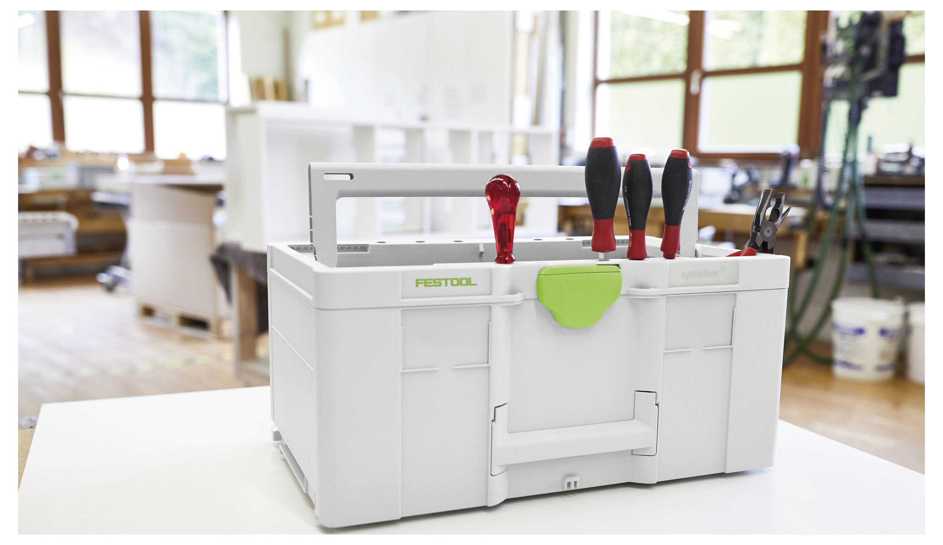 Ein weißes Werkzeugkasten mit der Aufschrift „Festool
