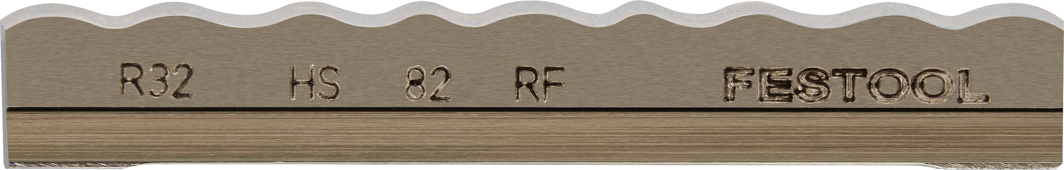 Eine Nahaufnahme einer Festool-Klinge mit graviertem Text: „R32 HS B2 RF FESTOOL