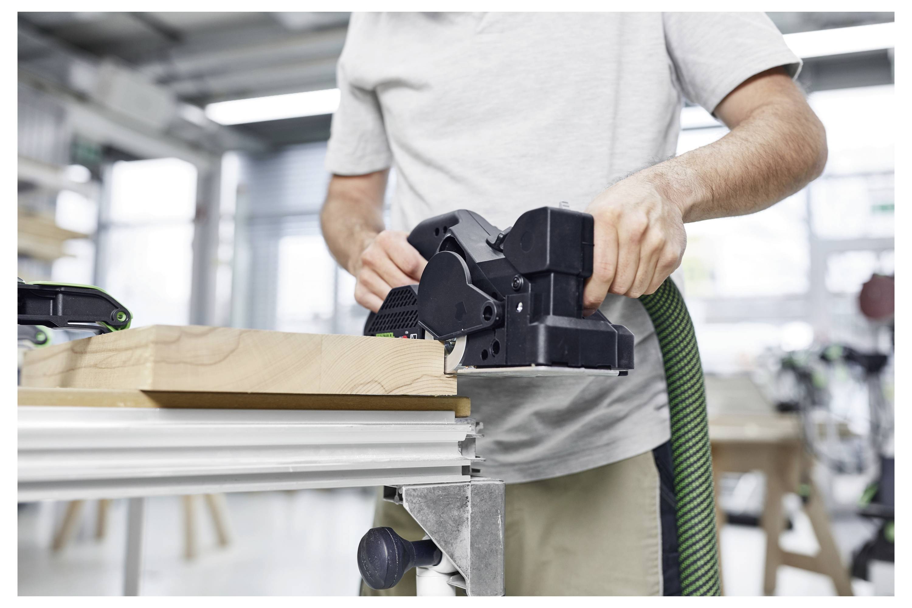 Eine Kreissäge mit der Bezeichnung „Festool TS 60 KEBQ