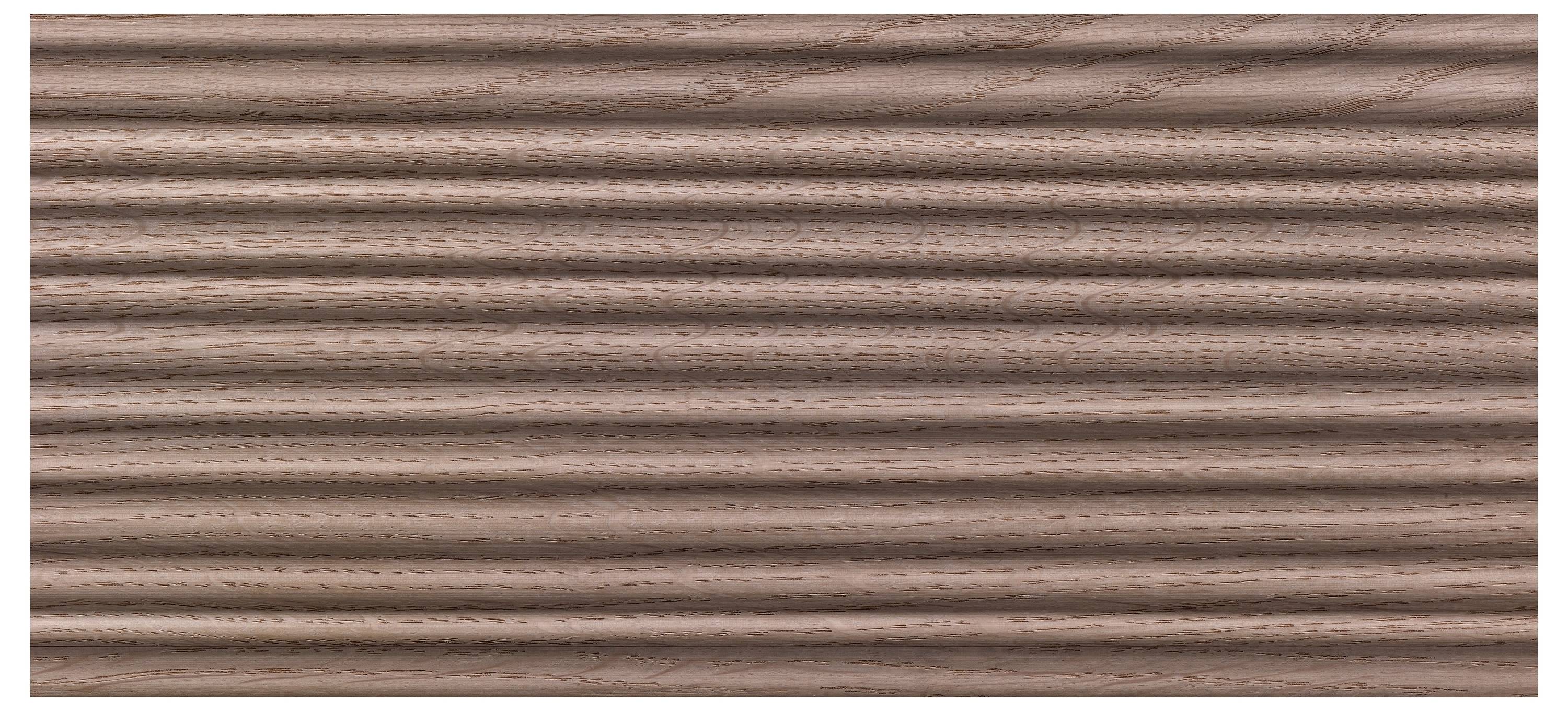 Holzplatte mit gerillter Oberfläche, die horizontale, gleichmäßig verteilte Rippen aufweist; die hellbraune Farbe ahmt natürliche Holzmaserung nach.