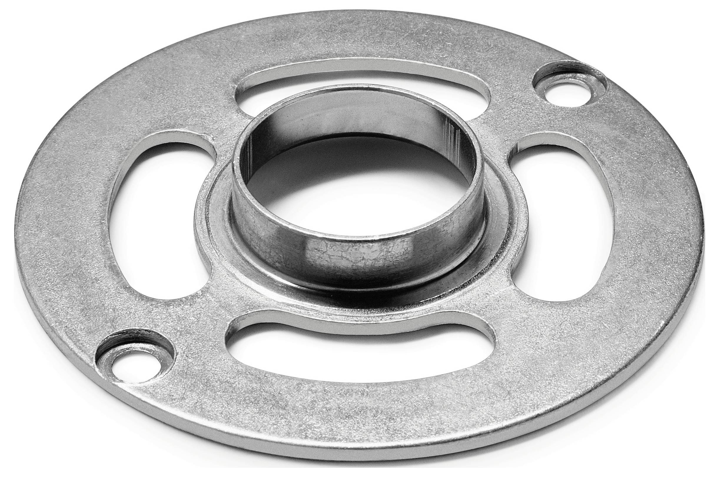 Ein rundes Metallflansch mit vier ovalen Ausschnitten und einem zentralen erhöhten Abschnitt, das für mechanische Verbindungen oder zur Unterstützung verwendet wird.