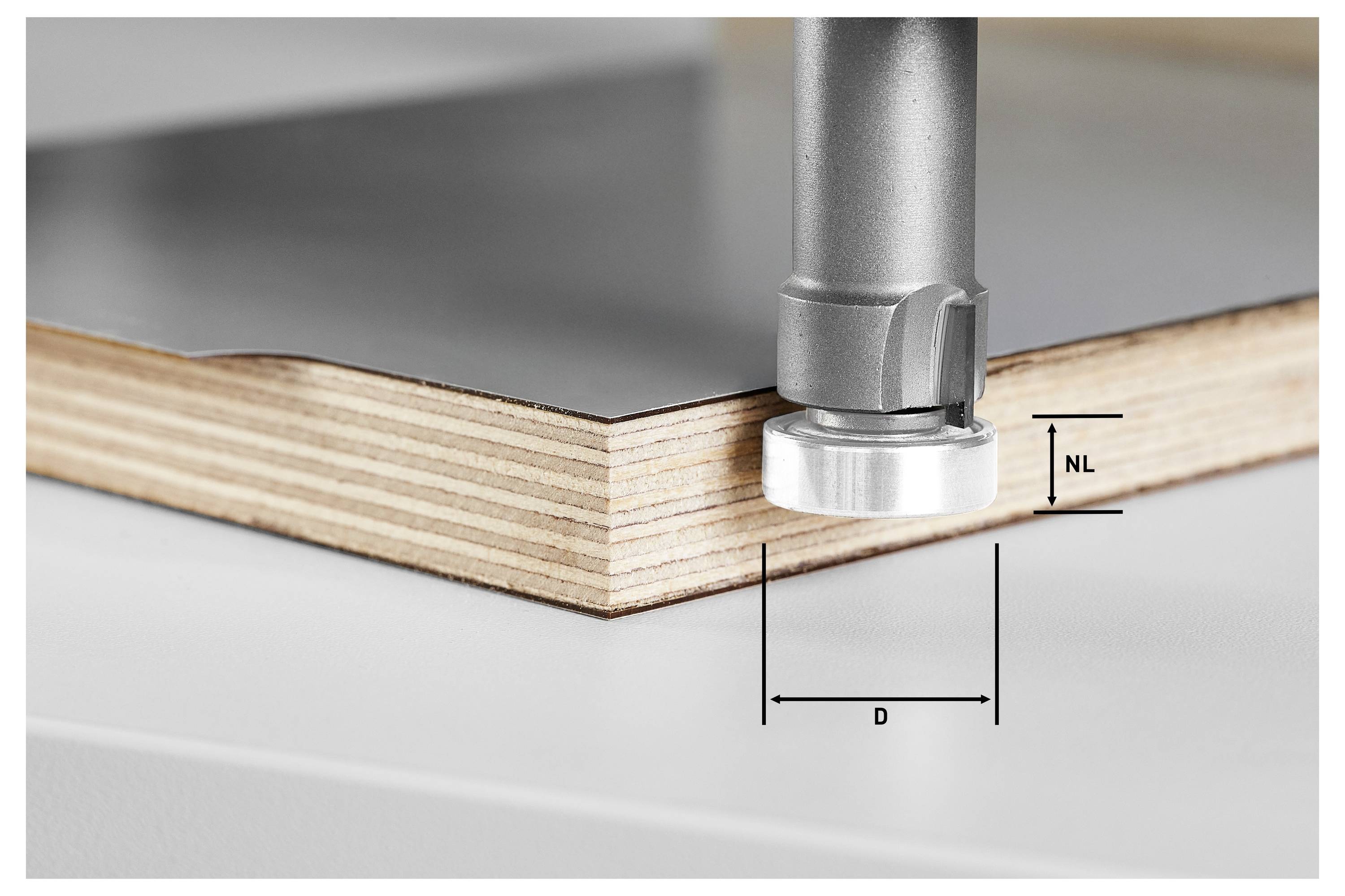 Ein Gerät zur Messung der Dicke eines Holzbretts mit den Abmessungen NL und D bezeichnet.