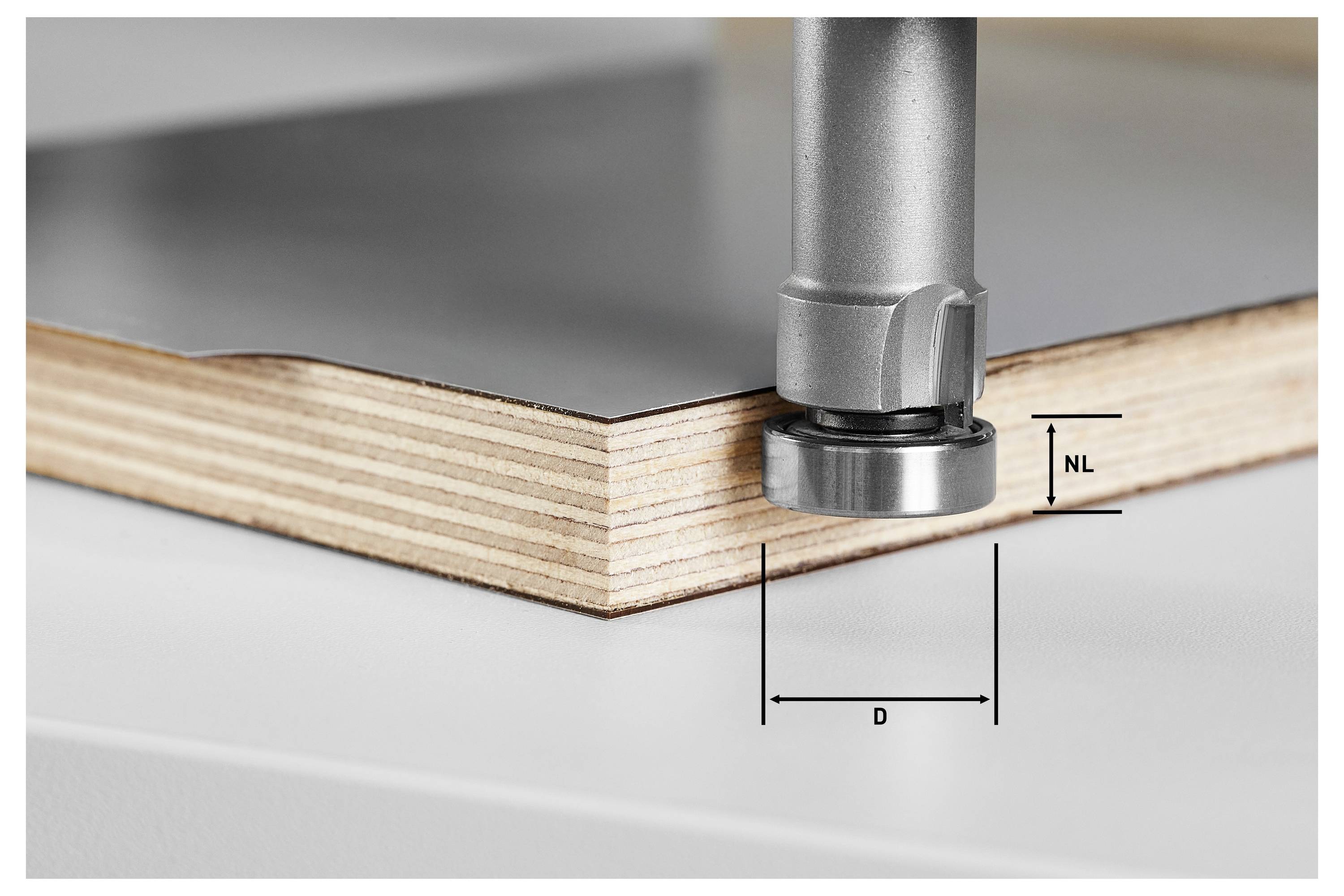 A close-up of a machine tool measuring the edge of layered plywood. A vertical line labeled 'NL' and a horizontal 'D' indicate dimensions.