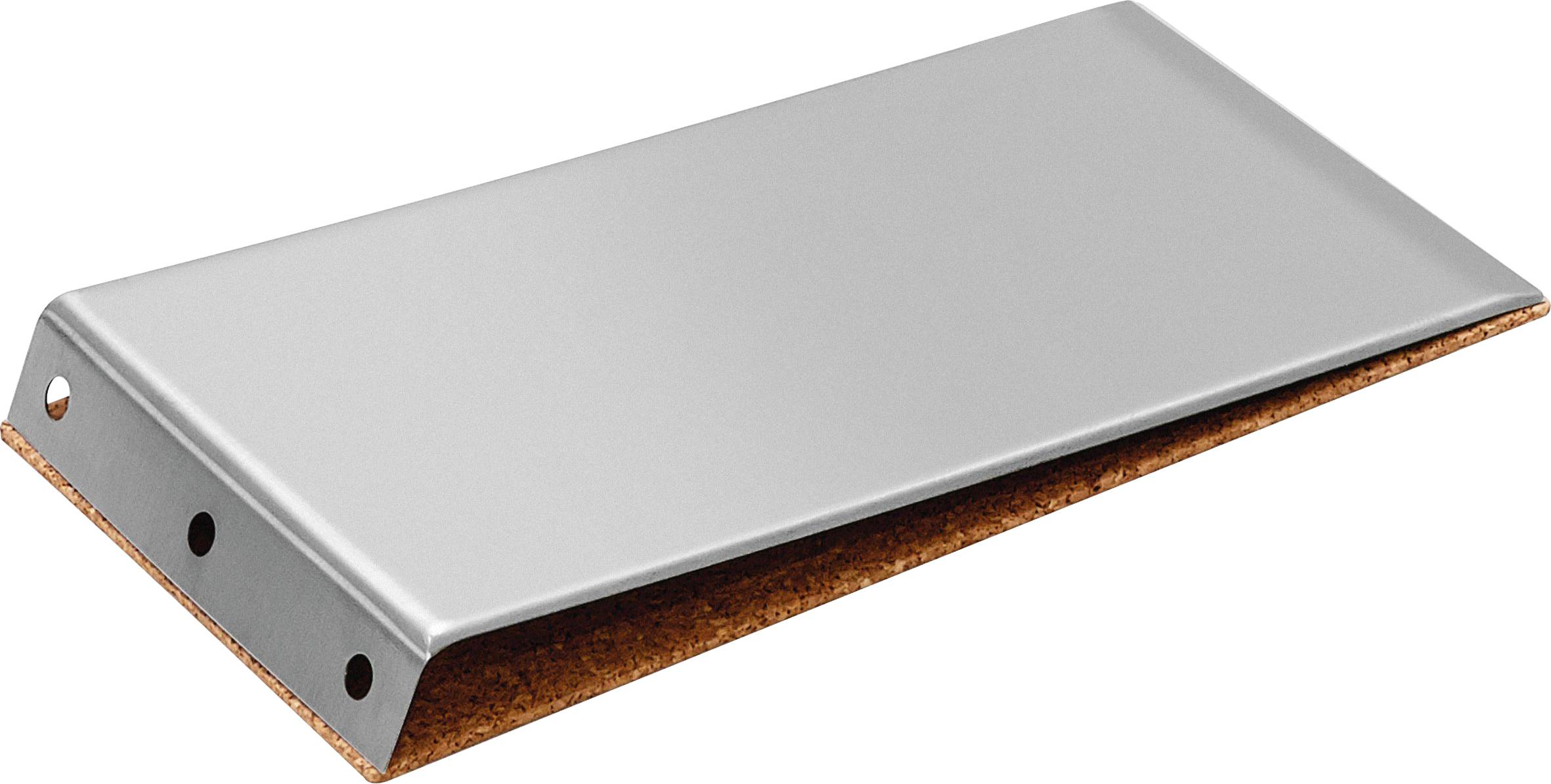 Ein Metallobjekt mit flacher Oberseite und abgewinkelten Seitenflächen, das auf einer Seite Löcher zur Befestigung aufweist, möglicherweise Teil einer Montageklammer oder Halterung.