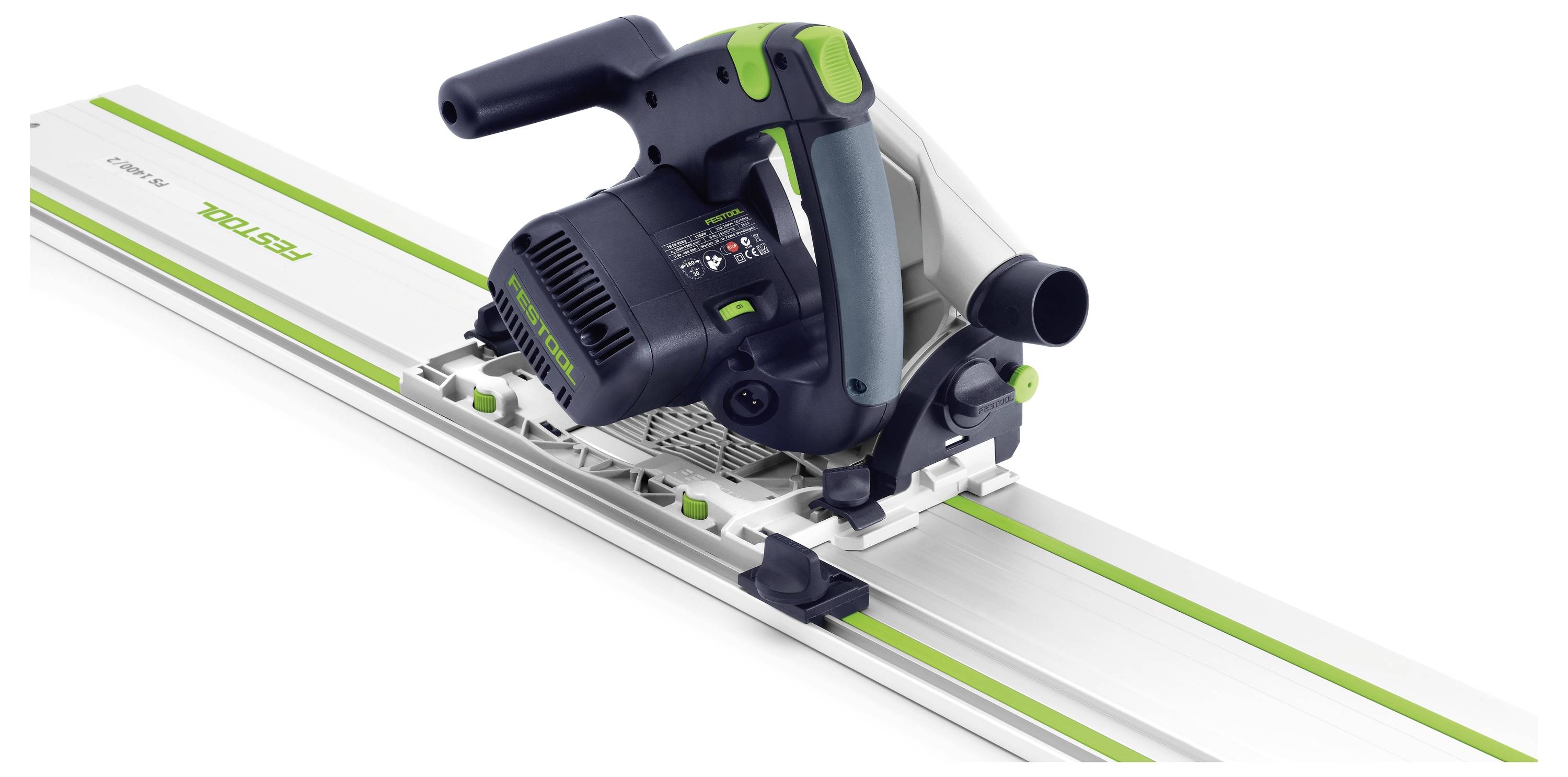 Eine Festool Tauchsäge auf einer Führungsschiene positioniert, die die effiziente Schneidfähigkeit des Werkzeugs und die präzise Ausrichtung für Holzbearbeitungsaufgaben demonstriert.