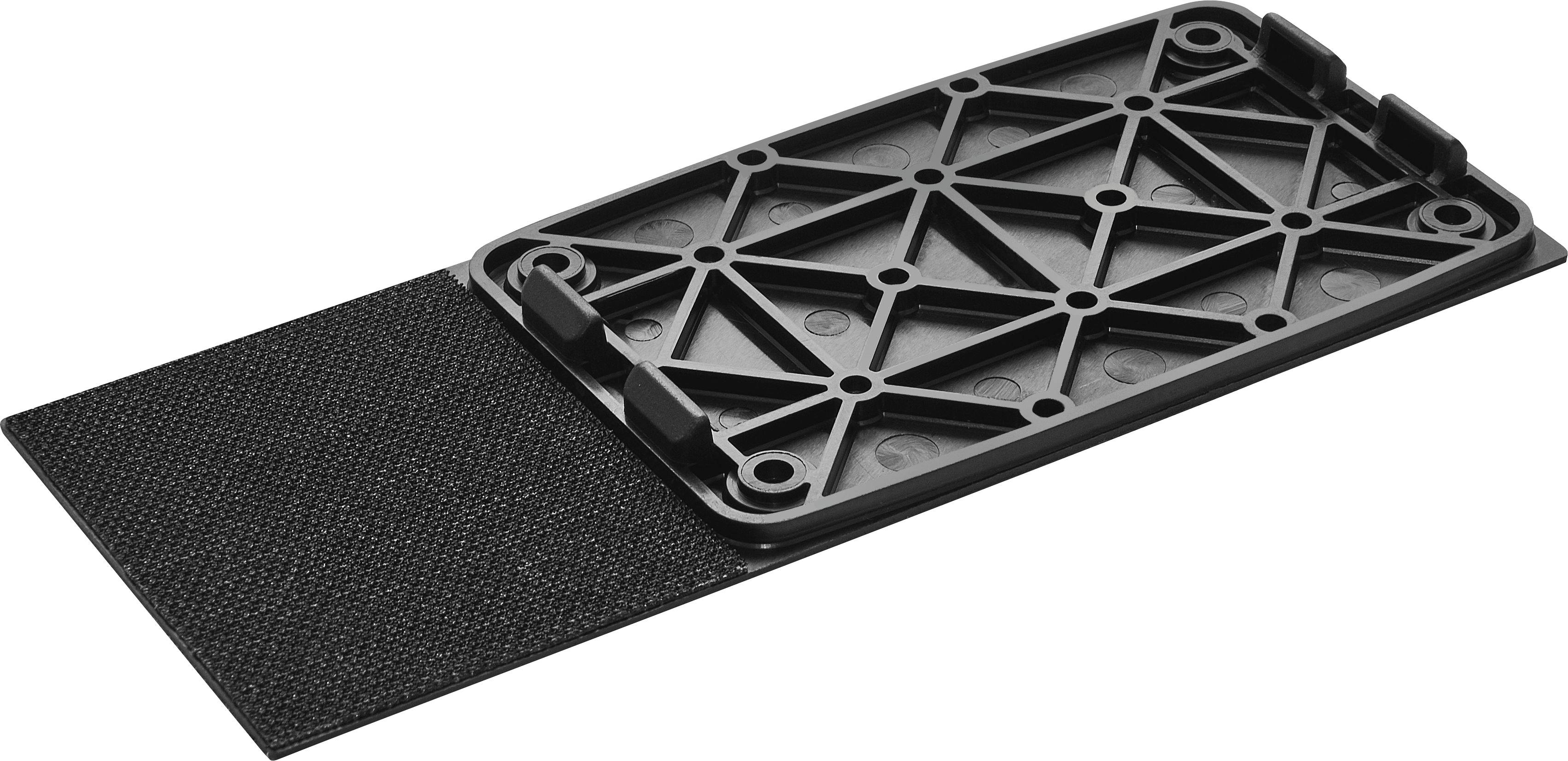 Schwarze Kunststoffmontageplatte mit geometrischer Stützstruktur neben einem strukturierten Klebestreifen, entwickelt für sichere Befestigung.