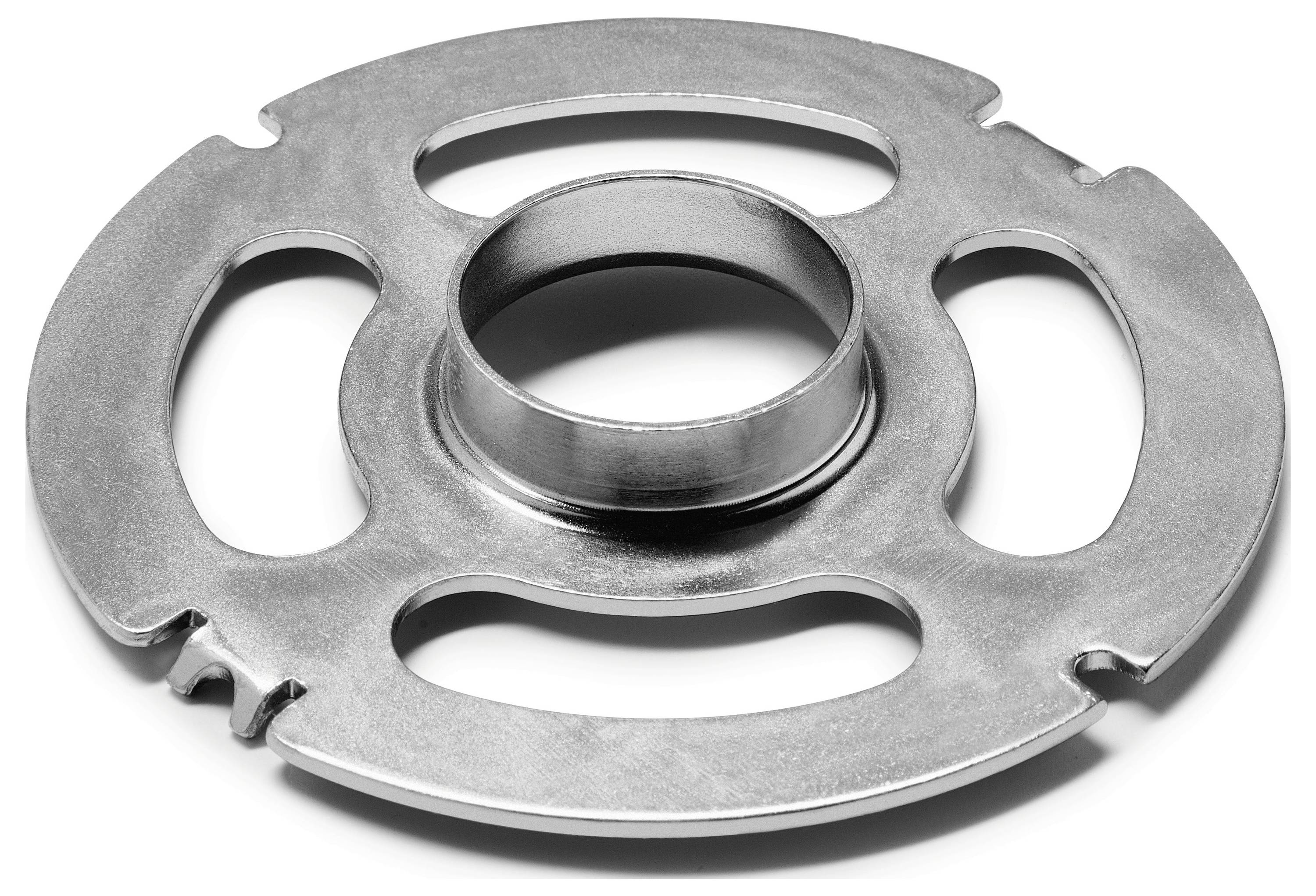 Eine polierte Metallscheibe mit drei ovalen Ausschnitten und einer erhöhten kreisförmigen Mitte.