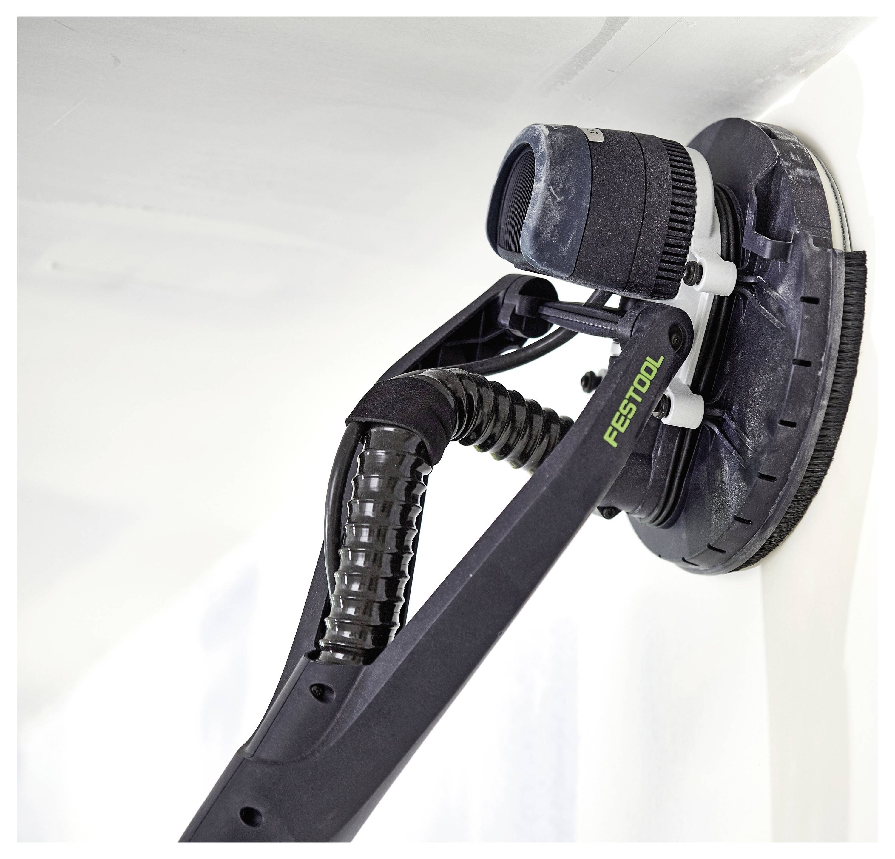 Holzdübelverbindung, die drei Holzteile im rechten Winkel verbindet und eine Konstruktionstechnik zur Sicherung von Strukturen demonstriert.