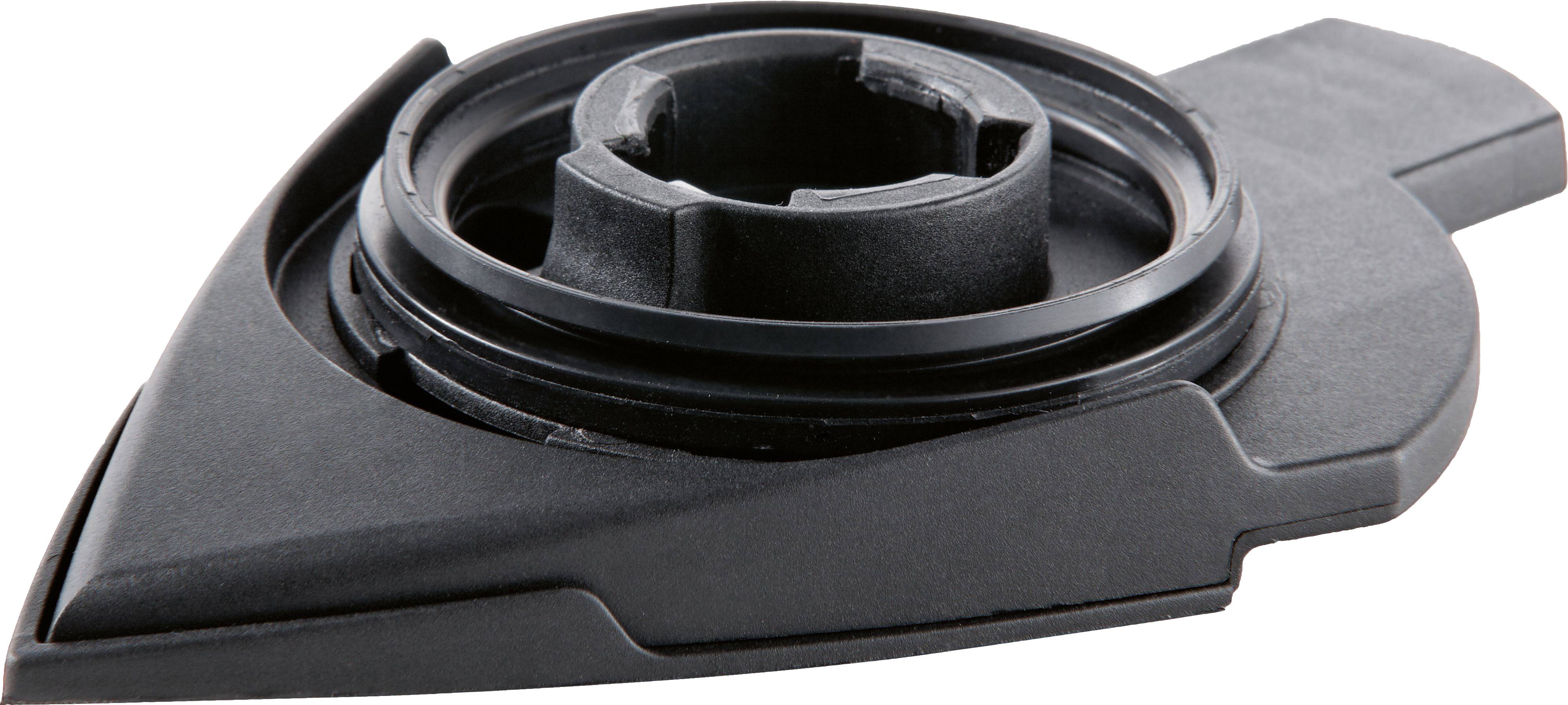 Eine schwarze, dreieckige Kunststoffkomponente mit einer kreisförmigen Nut in der Mitte, möglicherweise ein Teil eines mechanischen oder elektronischen Geräts.