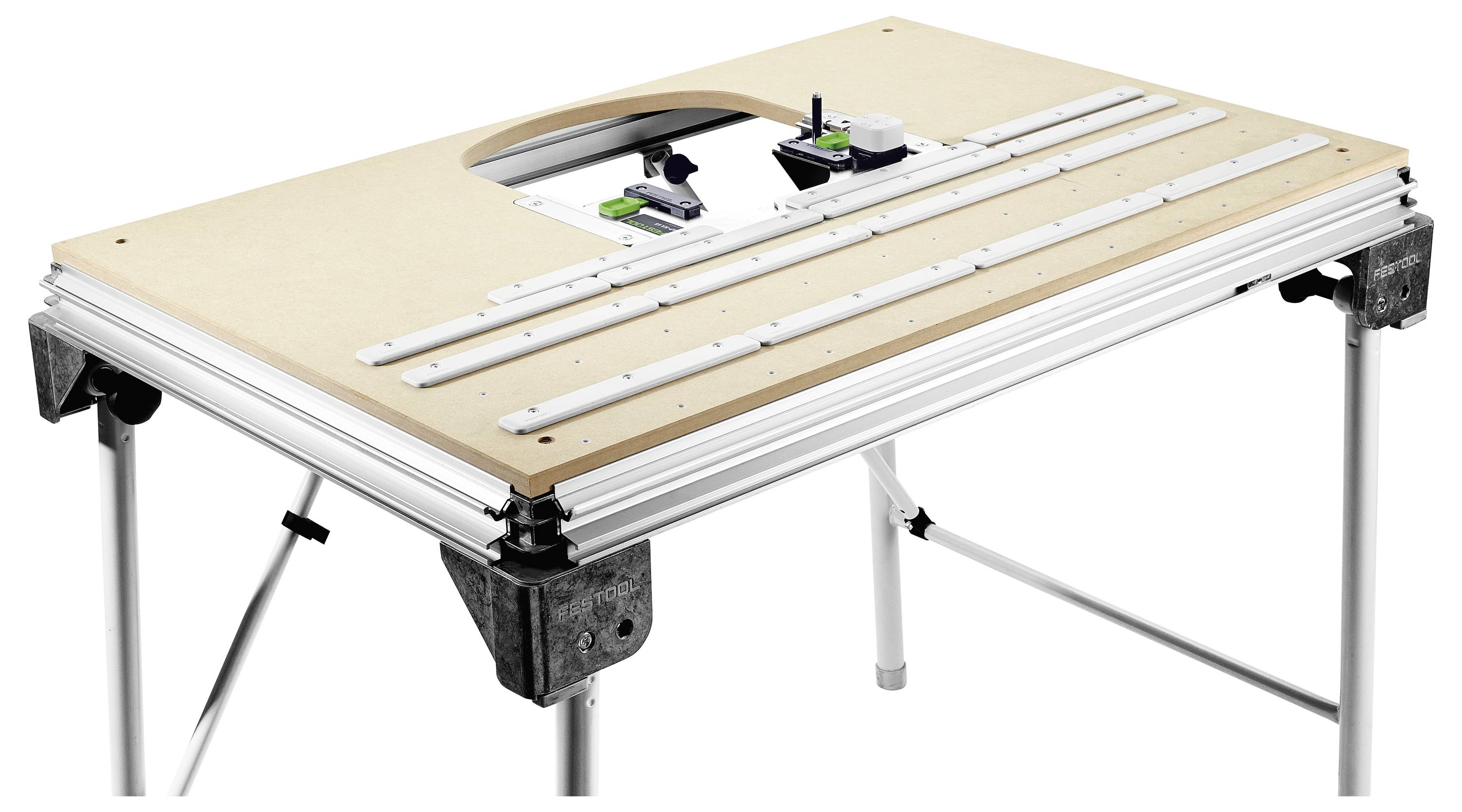 Eine klappbare Werkbank mit Metallbeinen und einer Holzplatte, die ein rundes Ausschnitt und verschiedene Nuten aufweist.