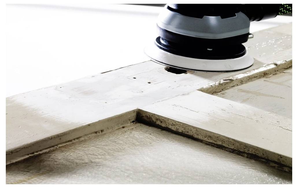 Größentabelle mit Maßangaben für Kleidung: A - Brustumfang, B - Taillenumfang, C - Hüftumfang. Größen: S (92-97 cm), M (98-103 cm), L (104-109 cm), XL (110-115 cm), XXL (116-121 cm), XXXL (122-127 cm).