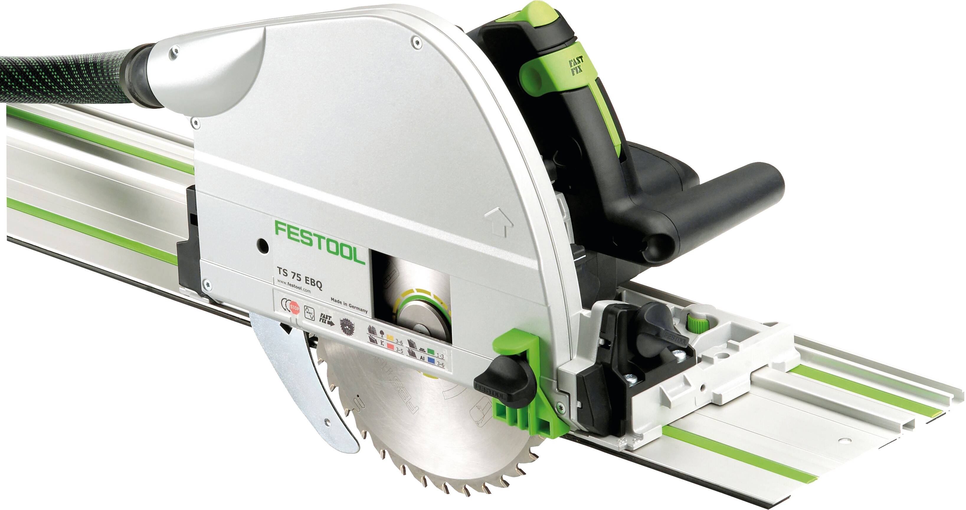 Eine Festool TS 55 Kreissäge auf einer Führungsschiene, verwendet für präzise Holzschnitte, mit einem scharfen Blatt und ergonomischem Griff.