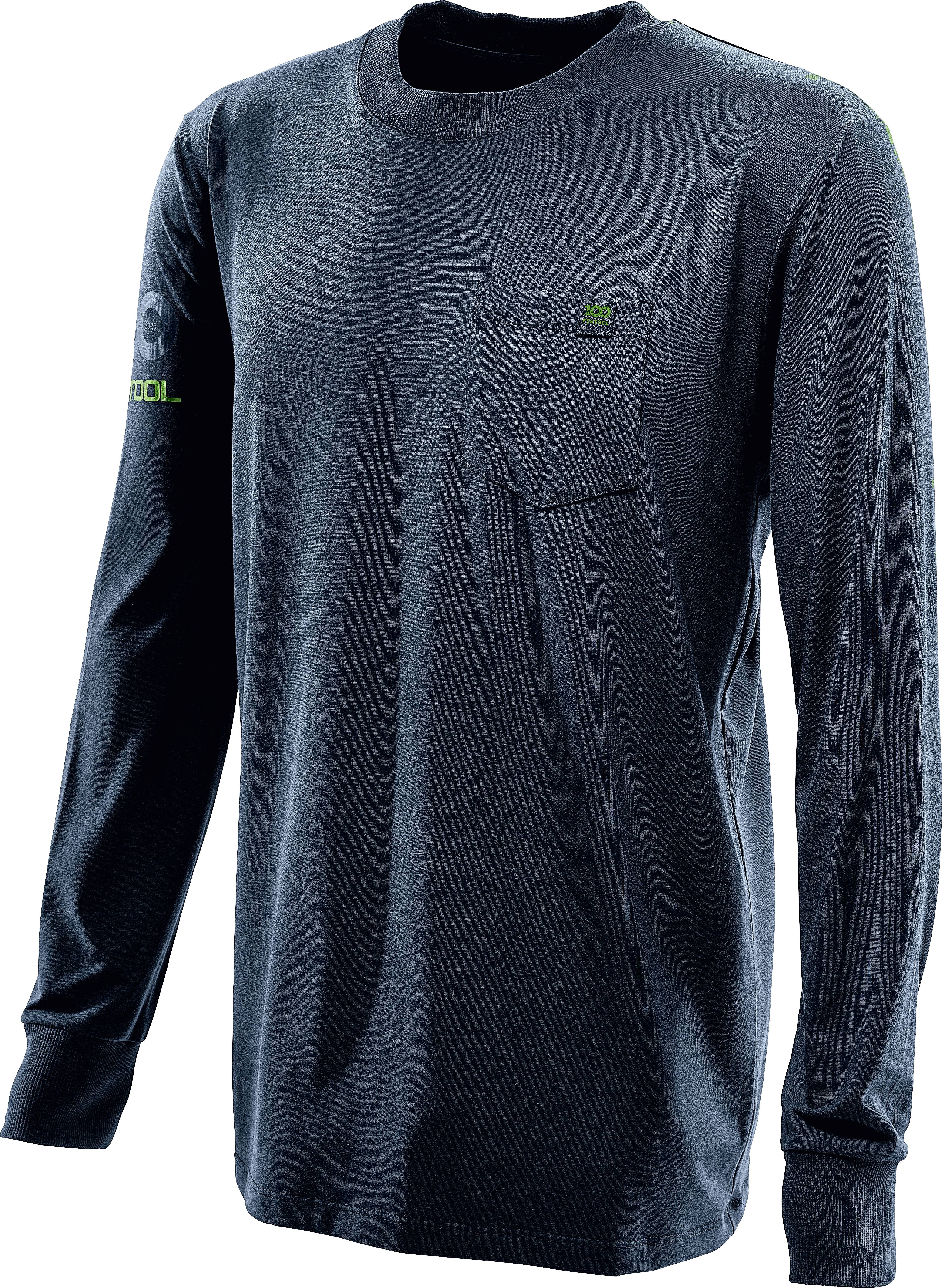 Ein dunkles Langarm-Shirt mit einer kleinen Brusttasche und subtlem grünem Logo auf dem Ärmel und der Tasche, vor weißem Hintergrund präsentiert.