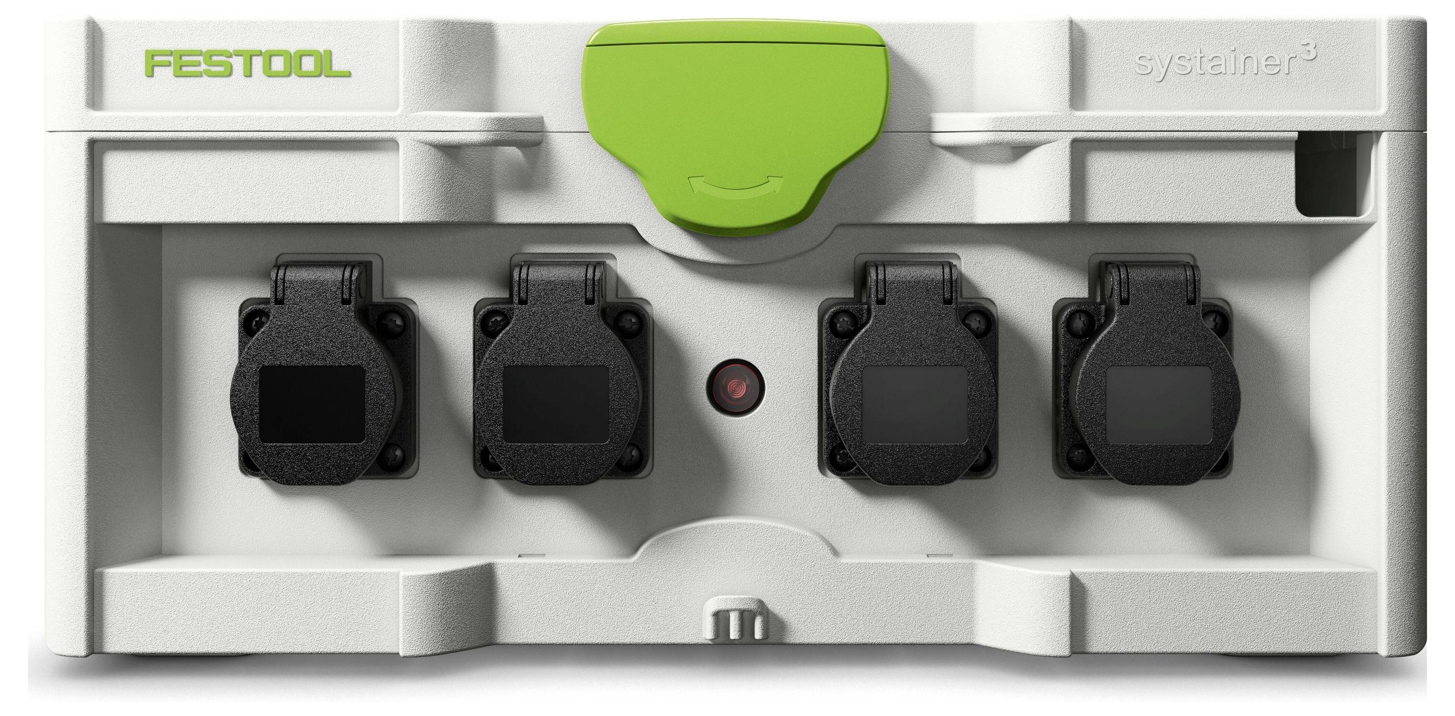 Eine Person nutzt ein Werkzeug, um eine abgerundete Kante einer weißen Oberfläche zu schneiden oder zu schleifen, mit grauem Beton darüber. Das Werkzeug hat einen grünen Schlauch angebracht.