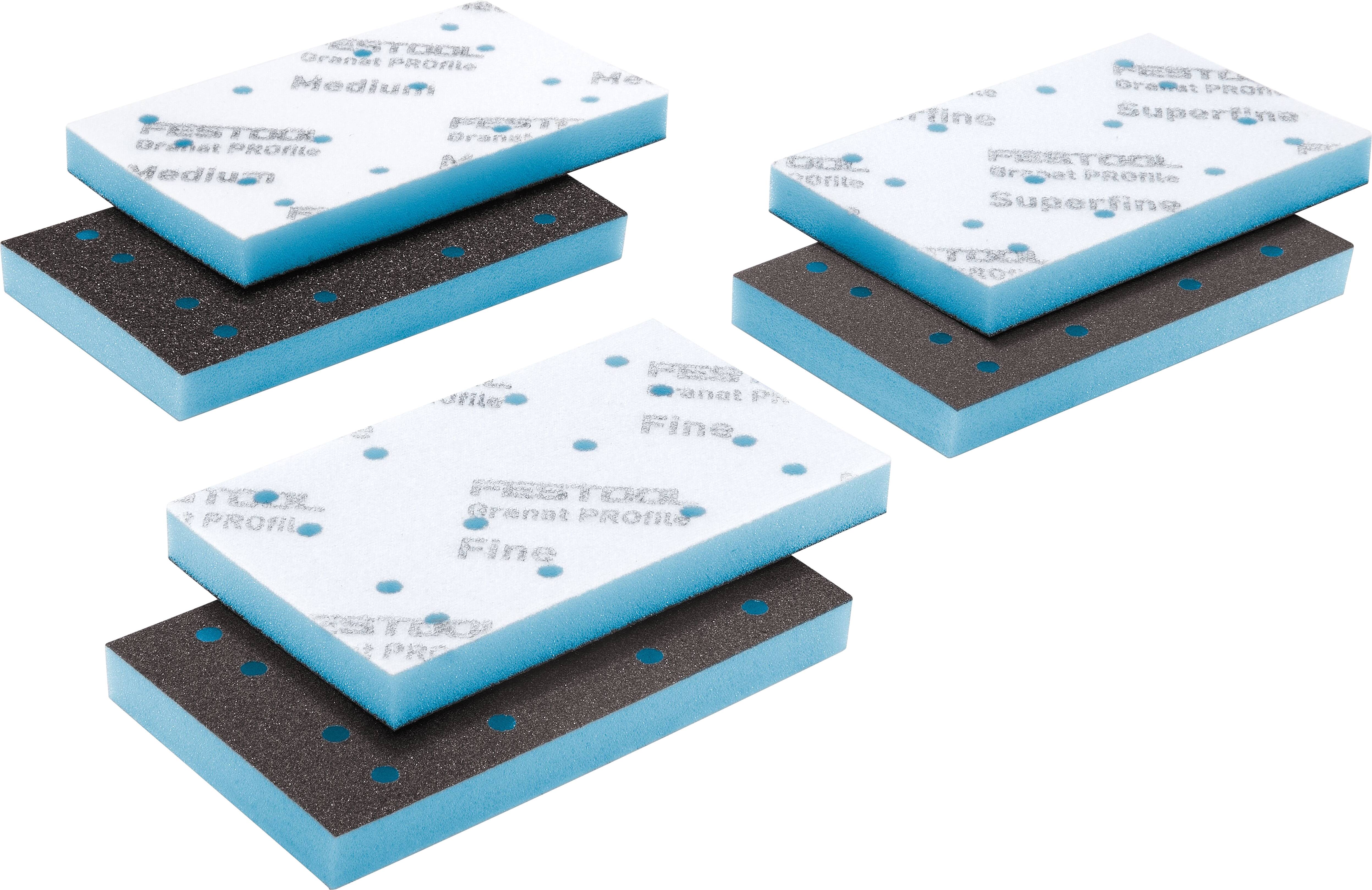 Drei Stapel von Schleifschwämmen, jeweils mit den Bezeichnungen „Medium