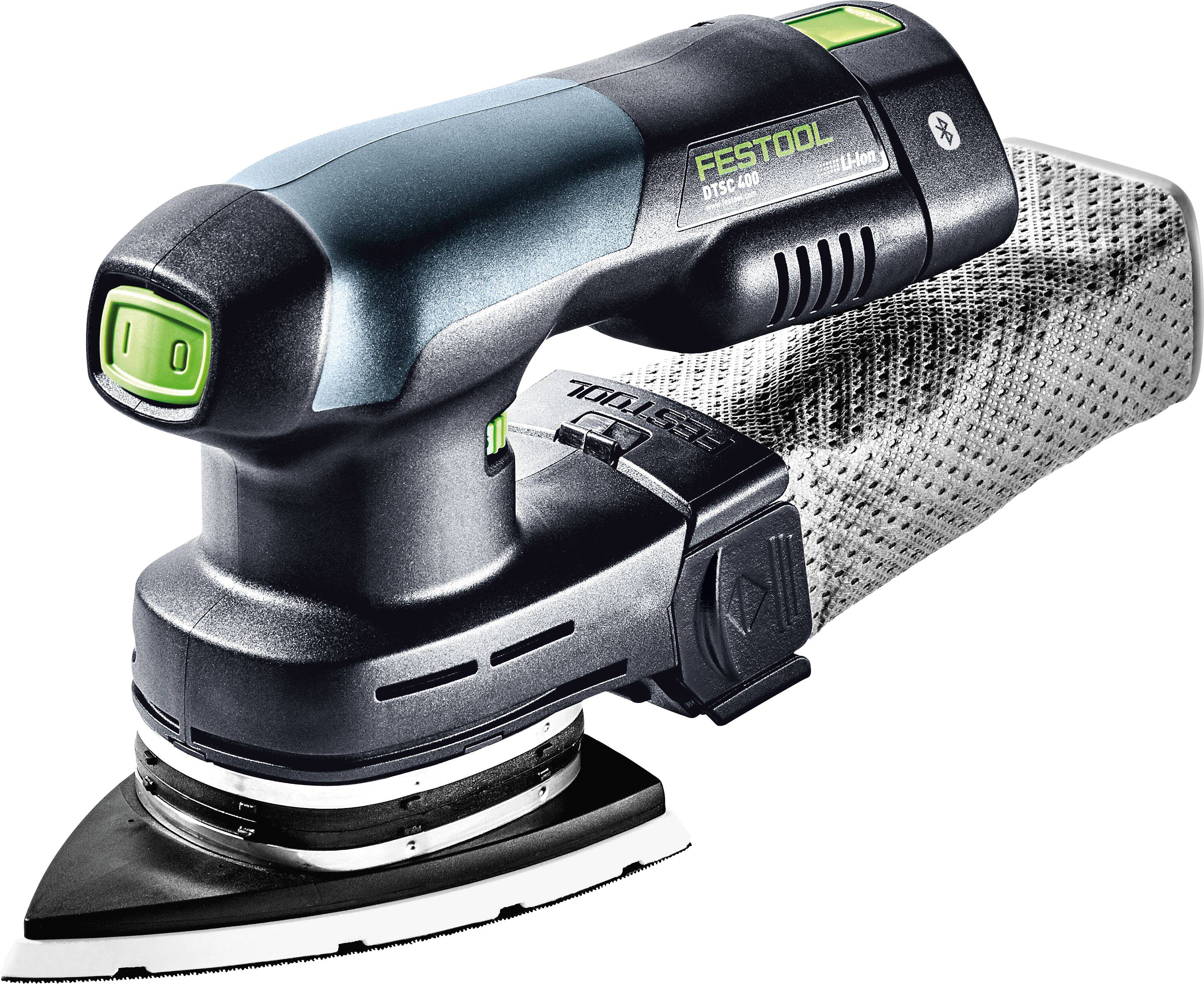 Ein tragbarer elektrischer Schleiferflächenschleifer mit ergonomischem Design, schwarzem und grauem Gehäuse mit grünen Akzenten, angeschlossen an einen Staubsammelbeutel.