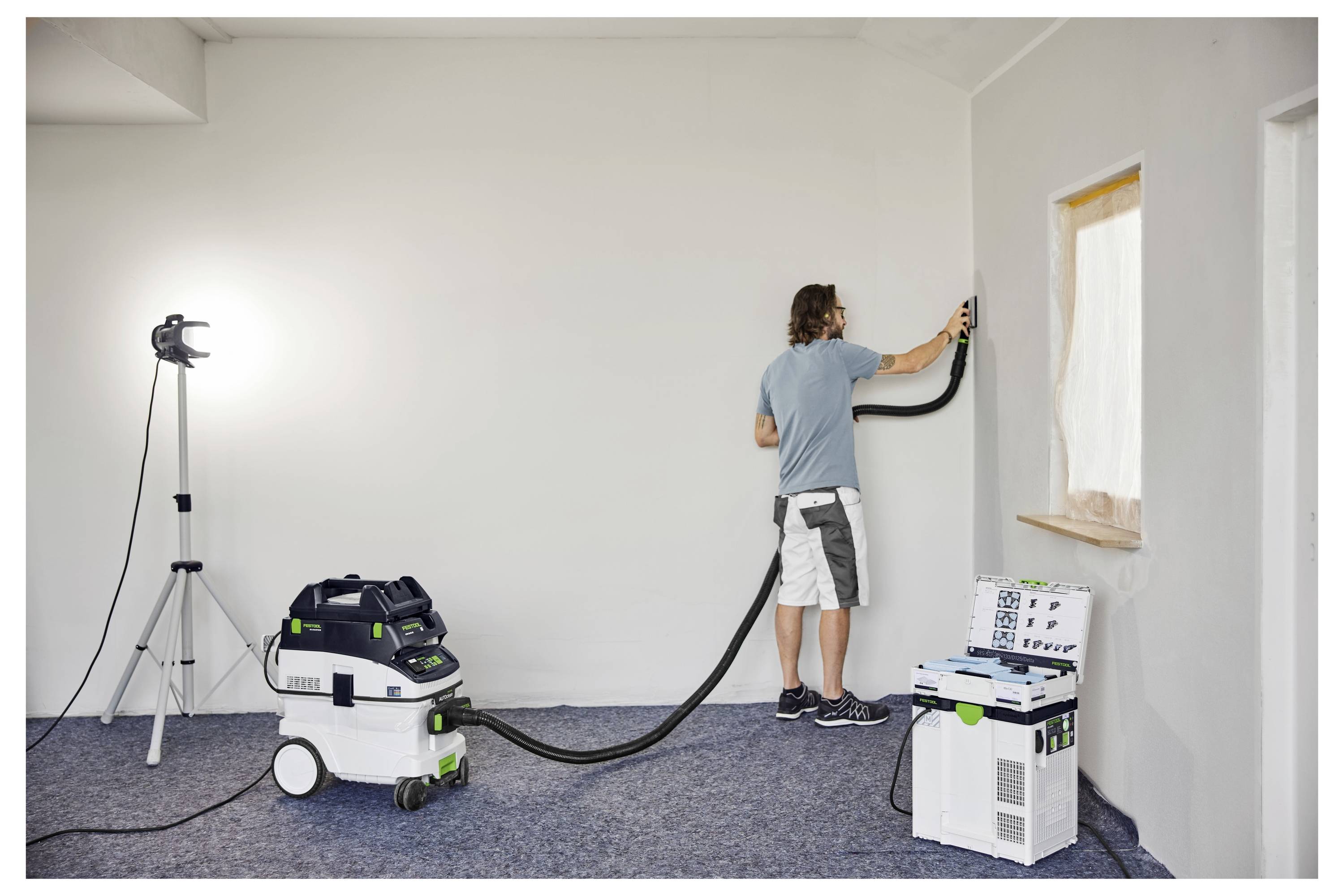 Eine detaillierte, zylindrische mechanische Komponente mit sechseckiger Oberseite und komplizierten inneren Zahnrädern, wahrscheinlich für industrielle Maschinen verwendet.