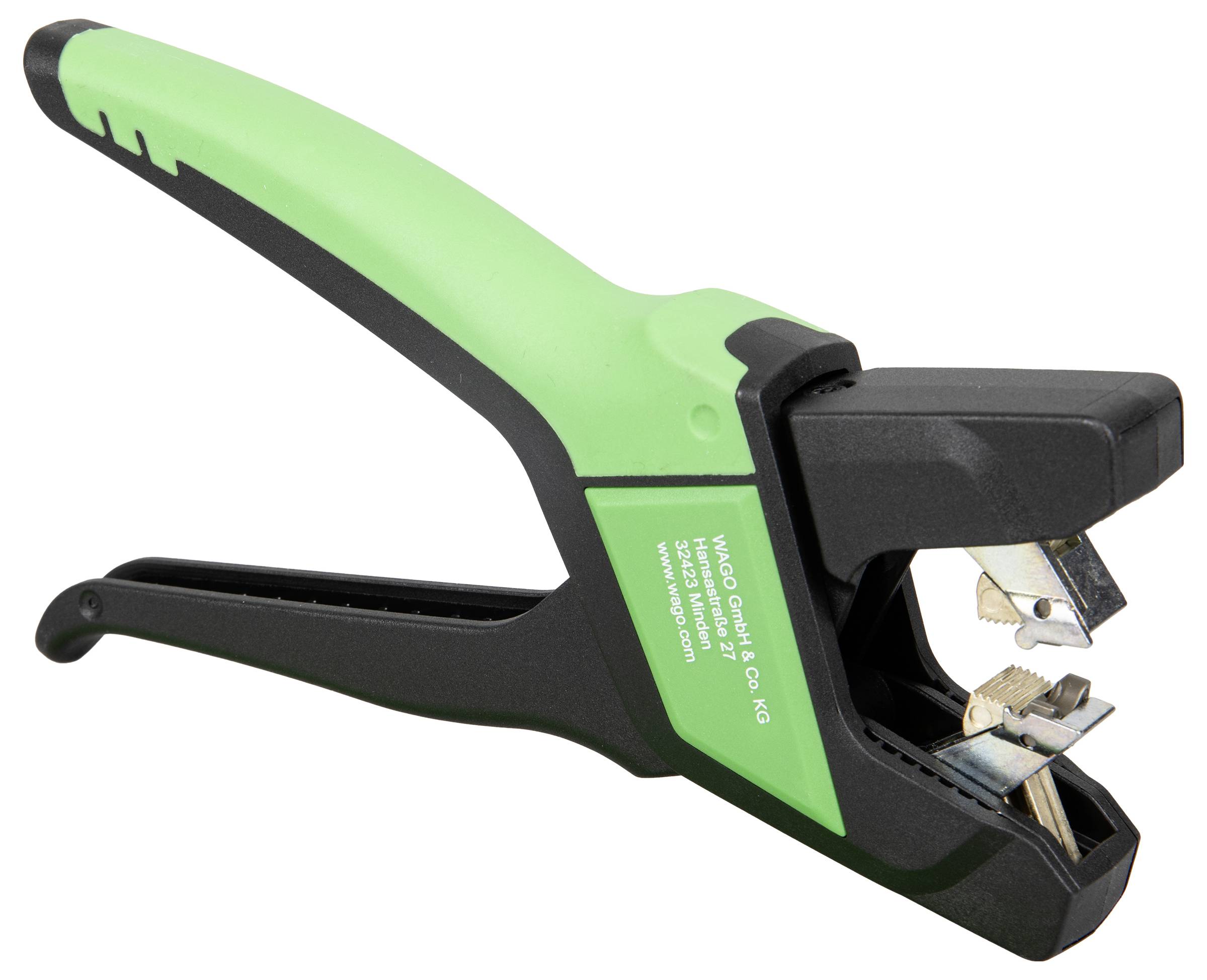 Ein grüner und schwarzer Heftklammernentferner auf weißem Hintergrund.