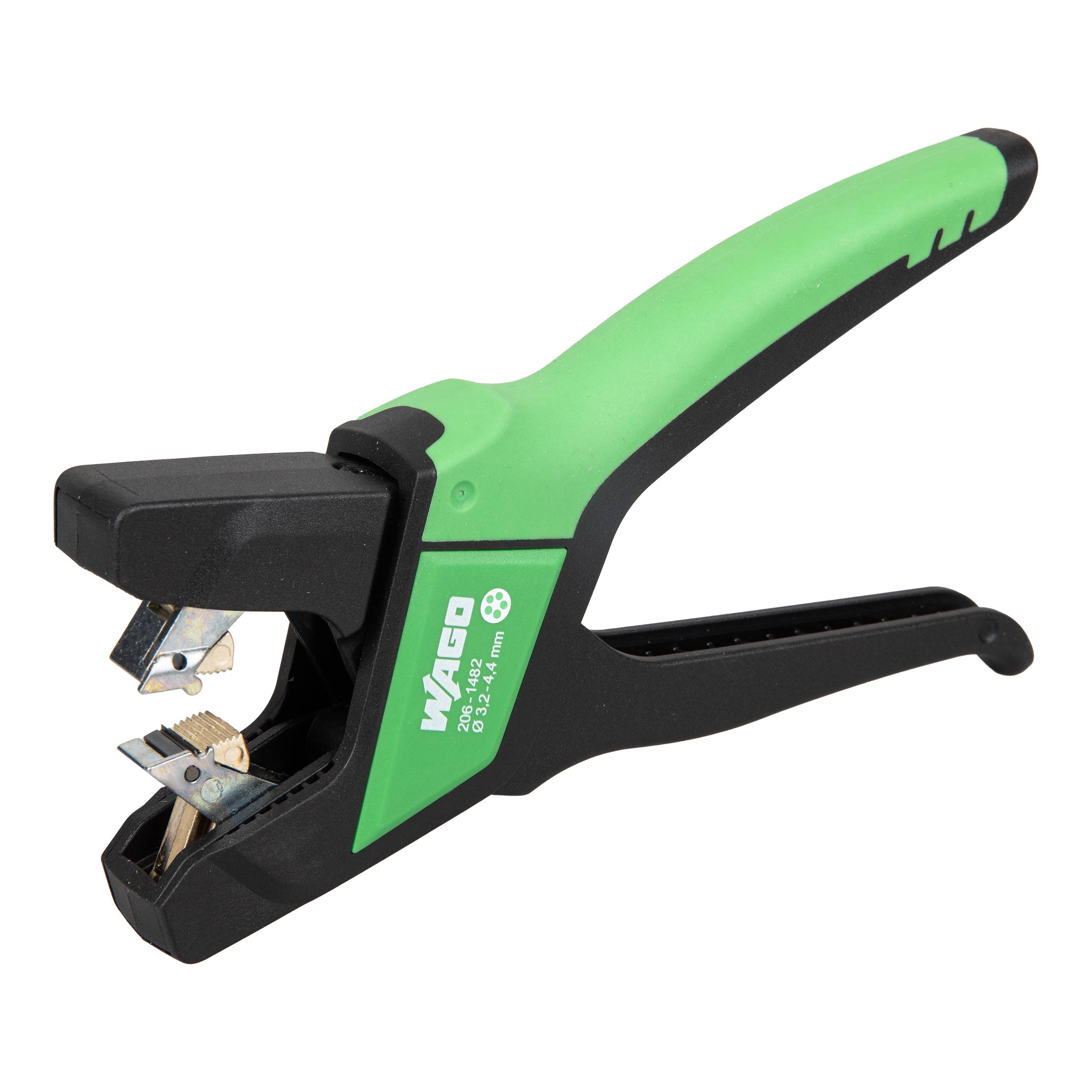 Ein grün und schwarz gefärbter Abisolierzange mit Griff und scharfen metallischen Klingen, auf dem der Markenname WAGO zu sehen ist, wird zum Abschneiden der Isolierung von Kabeln verwendet.