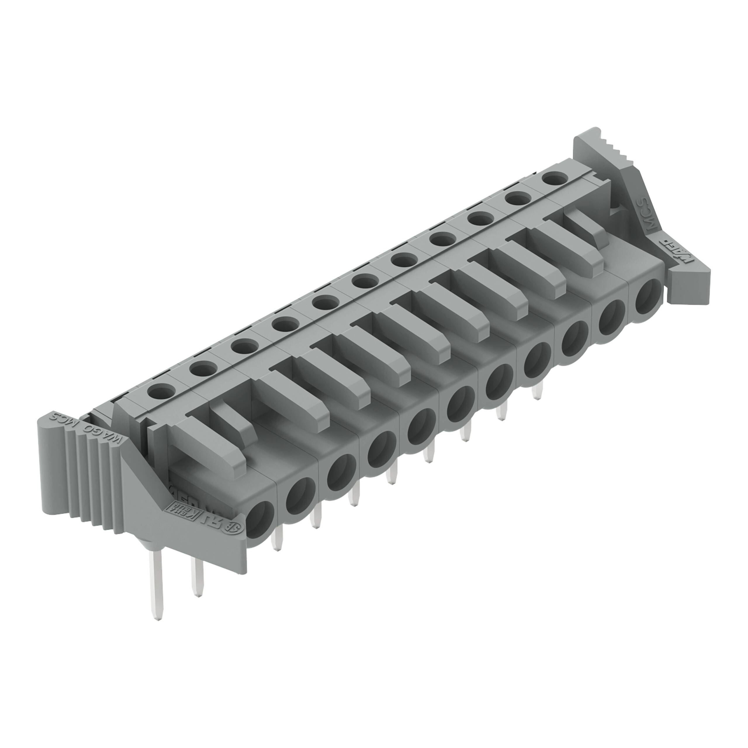 Ein grauer Verbinder mit mehreren Stiften und Schlitzen, der für elektronische Schaltungsverbindungen verwendet wird, auf weißem Hintergrund dargestellt.