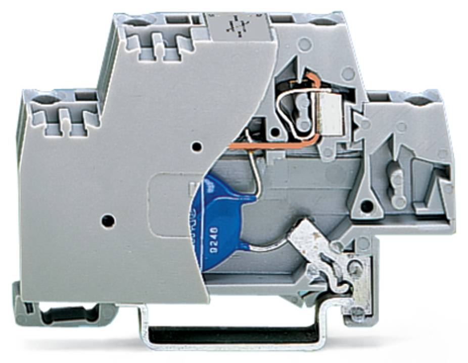 Ein grauer Klemmblock mit sichtbaren Verdrahtungsverbindungen und einer blauen Komponente, der für die Verwaltung und den Schutz von Stromkreisen verwendet wird.