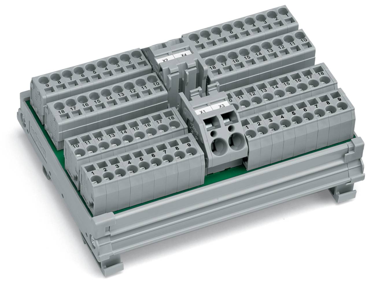 Ein graues Elektroklemmenbrett mit mehreren Anschllusspunkten und beschrifteten Aussparungen sitzt auf einer Montagebasis und wird zum Verbinden von Verdrahtung verwendet.