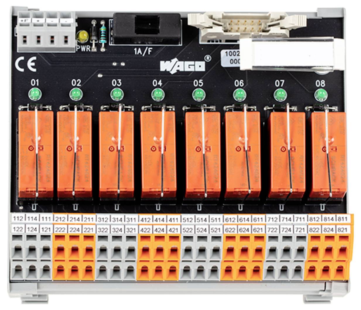 Ein elektronisches Modul mit orangefarbenen Kippschaltern, nummeriert von 01 bis 08, zur Steuerung von Stromkreisen, mit der Bezeichnung „WAGO