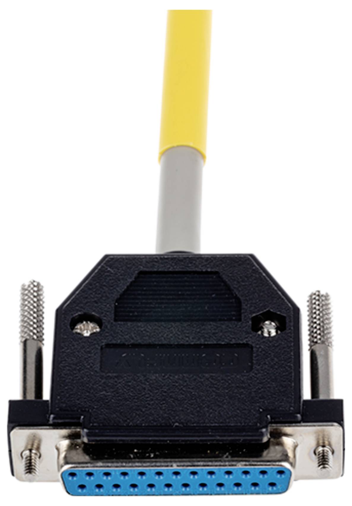 Eine Nahaufnahme eines gelben Kabels, das mit einem schwarzen 15-poligen D-Sub-Stecker verbunden ist.