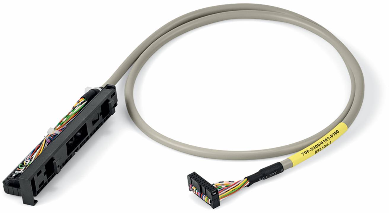 Ein Kabel mit mehrfarbig gekennzeichneten Drähten ist mit einem schwarzen Steckverbinder verbunden. Ein gelbes Etikett trägt die Aufschrift „706 2230059-040