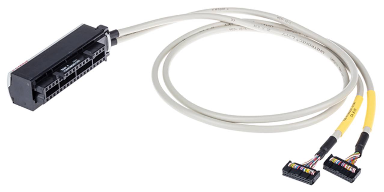 Ein Computerkabel mit einem großen schwarzen Stecker an einem Ende und zwei kleineren mehrfarbigen Steckern am anderen Ende, verwendet für Vernetzung.