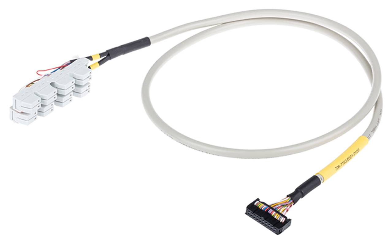 Ein Datenkabel mit einem Mehrpin-Stecker auf einer Seite und einem Satz von vier Steckern auf der anderen Seite, das für Netzwerk- oder elektronische Geräte verwendet wird.