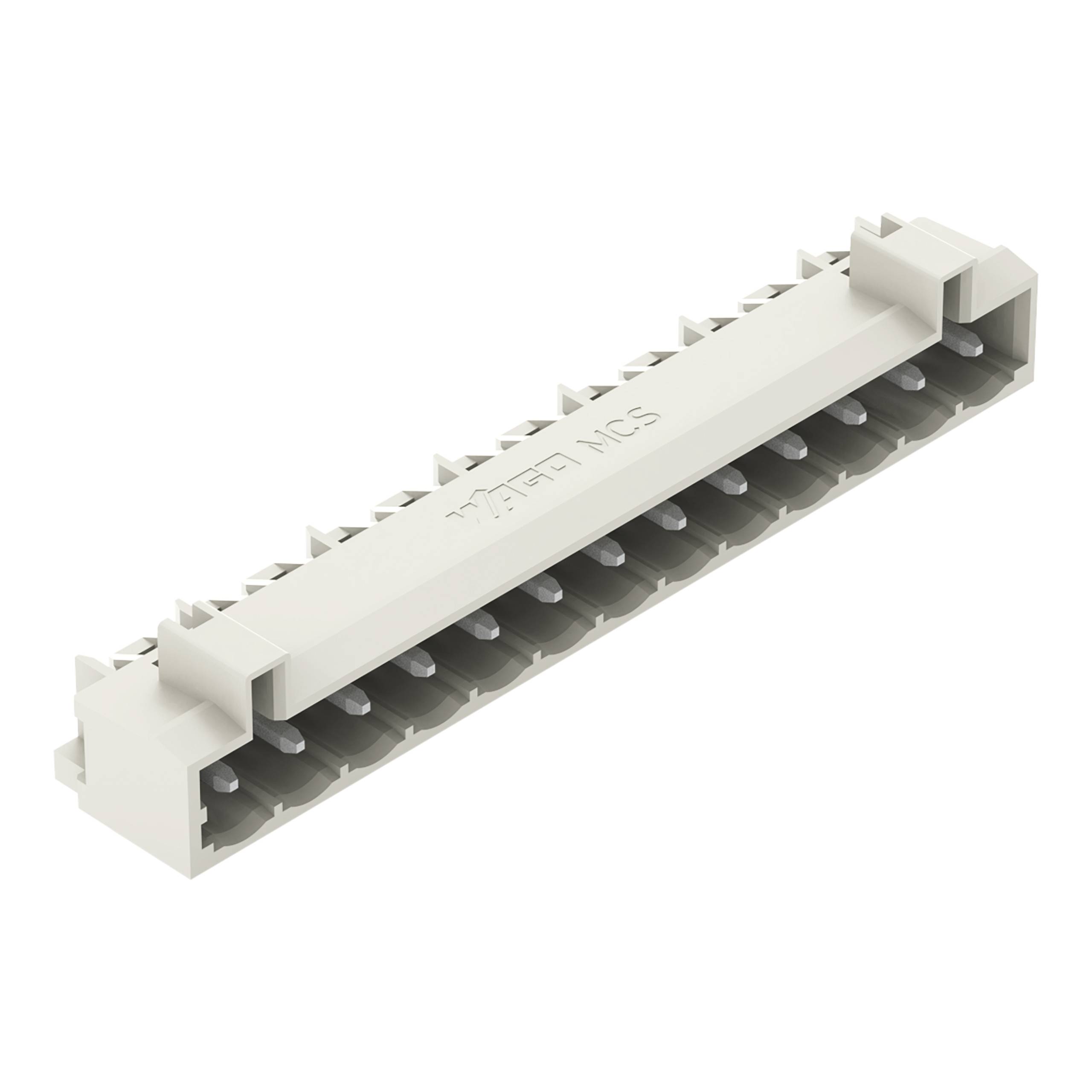 Ein weißer Kunststoff-Elektrostecker mit mehreren Schlitzen zum Anschluss von Drähten in elektronischen Geräten.