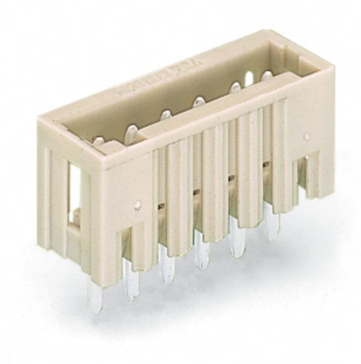 Ein beiger elektrischer Stecker mit neun Metallstiften, die nach unten abstehen, wird für elektronische Leiterplatten verwendet.