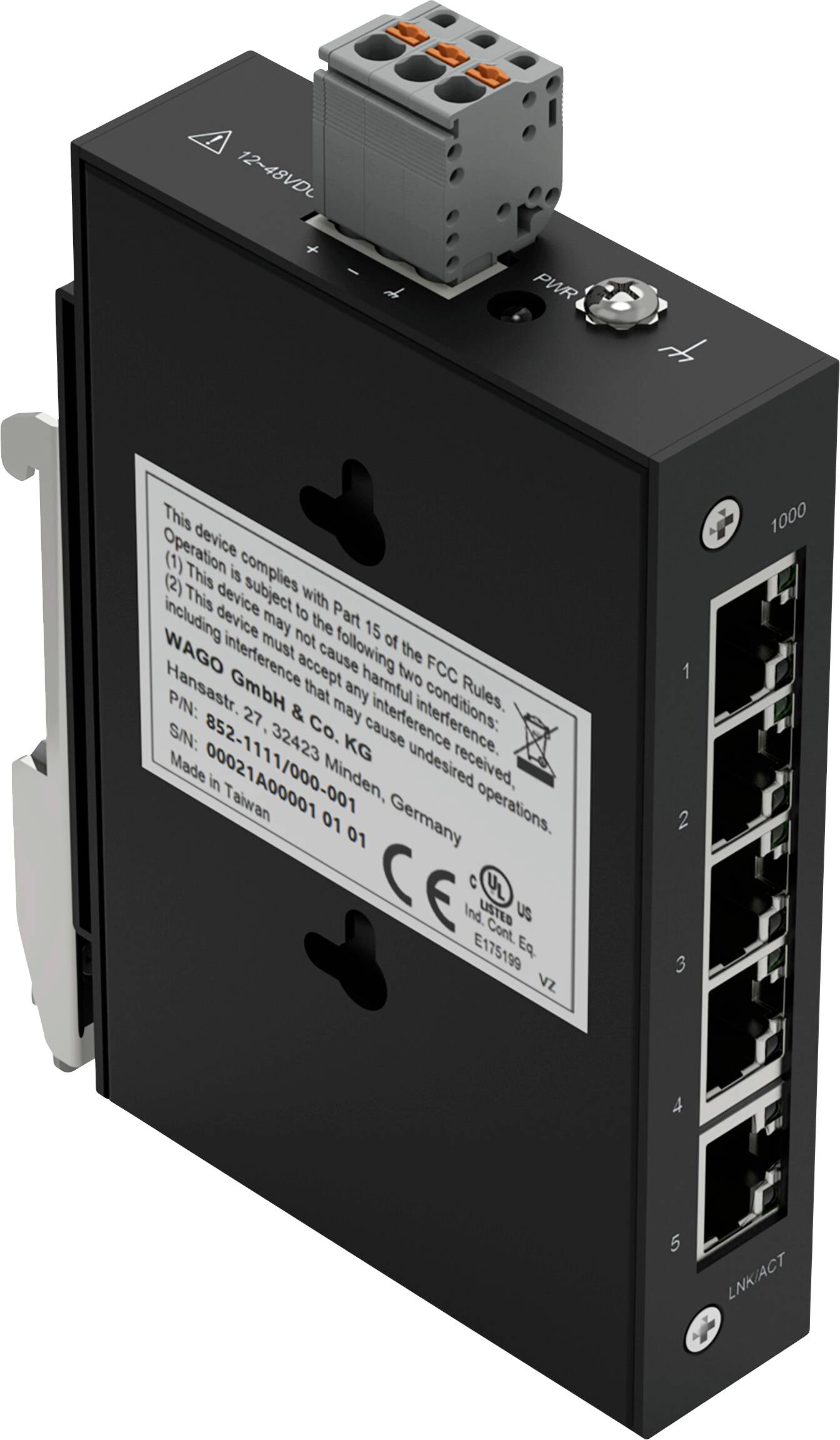 Ein schwarzer Netzwerk-Switch mit Stromstecker und mehreren Ethernet-Anschlüssen mit den Bezeichnungen 1 bis 4. Er enthält ein Compliance-Label und Unternehmensdetails.