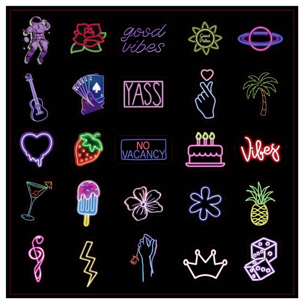„Bunte Neonzeichen auf schwarzem Hintergrund, darunter ein Herz, eine Gitarre, eine Palme und Phrasen wie „good vibes