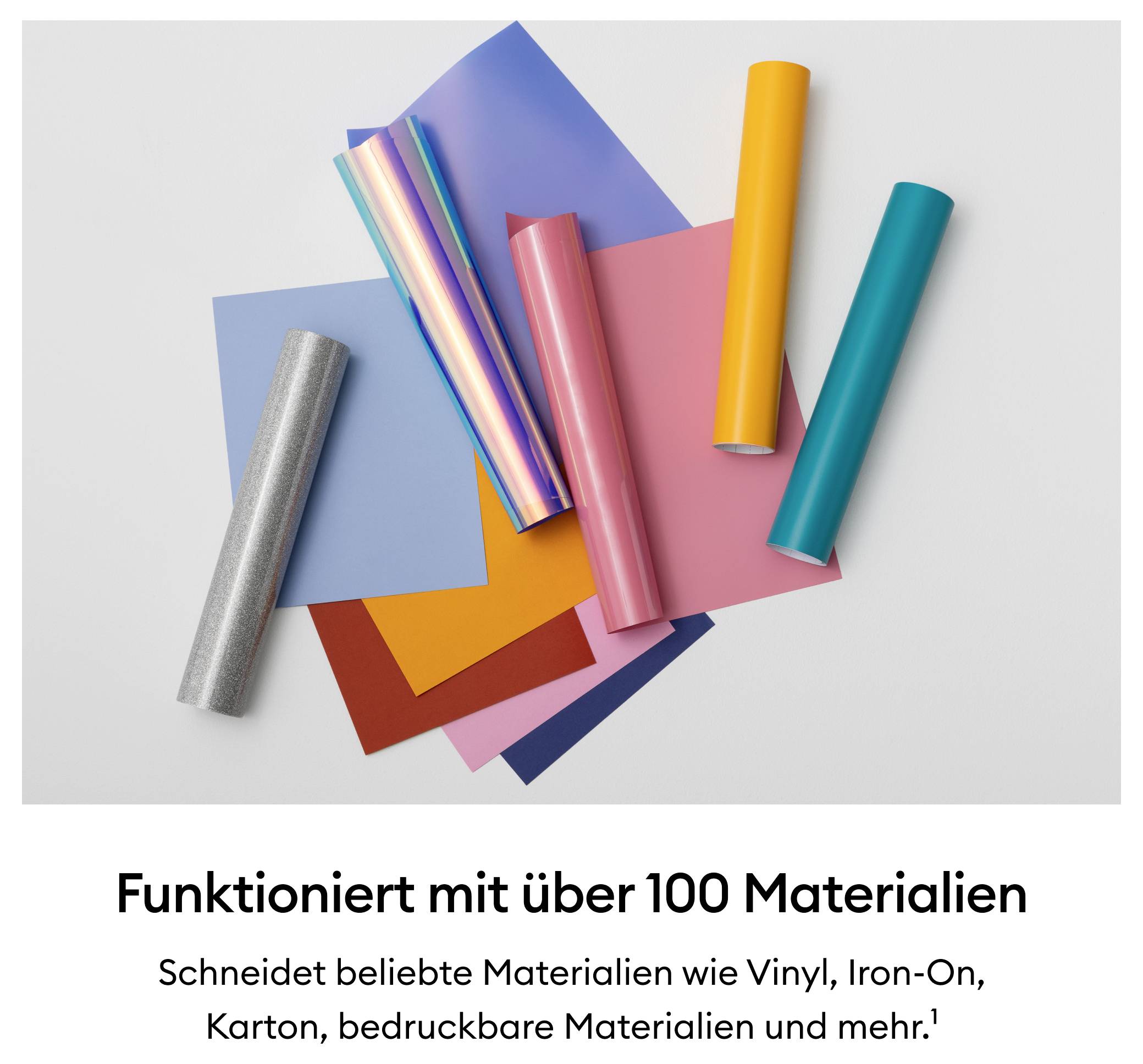 Rollen farbiger Folie liegen auf buntem Papier. Text darunter: 'Funktioniert mit über 100 Materialien'. Schneidet diverse Materialien.