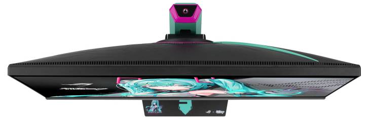 Ein Computermonitor mit einem stilisierten Animationscharakter-Design auf der Rückseite. Das Bild betont die einzigartige Kunstwerk-Dekoration.