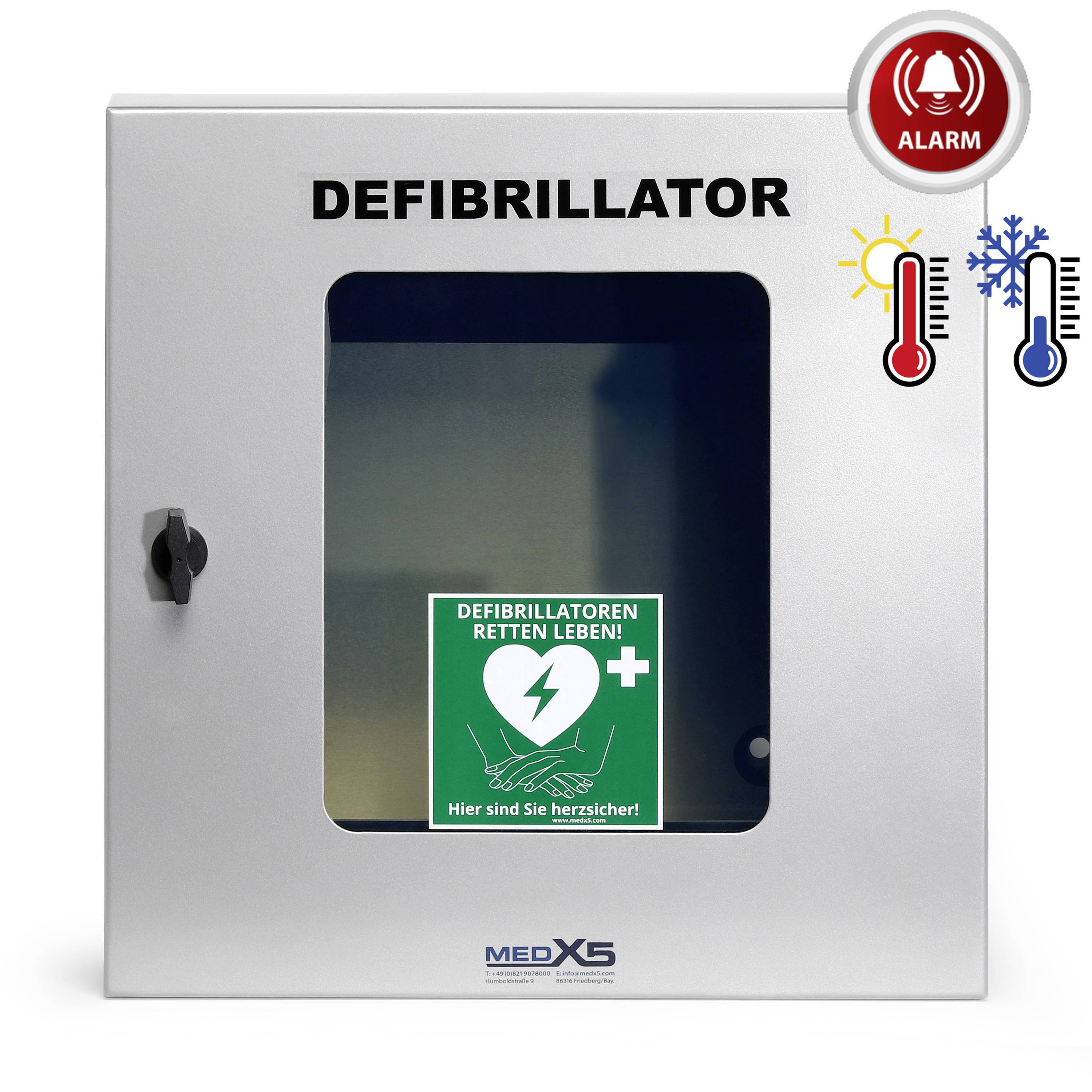 Defibrillator-Schrank mit bleuchtetetem Inneren. Das Schild im Inneren liest: 