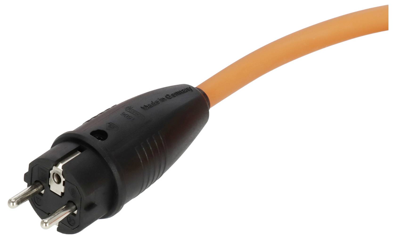 Ein oranges elektrisches Verlängerungskabel mit einem schwarzen Stecker mit zwei Metallstiften, das zum Anschluss von Geräten an eine Steckdose verwendet wird.
