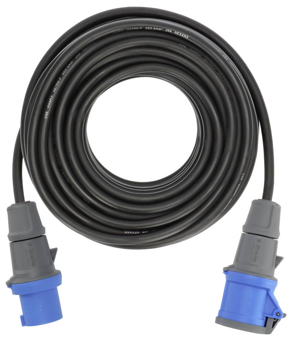 Ein aufgerolltes schwarzes Verlängerungskabel mit blauen und grauen Steckern an jedem Ende, geeignet für industrielle oder schwere elektrische Anwendungen.
