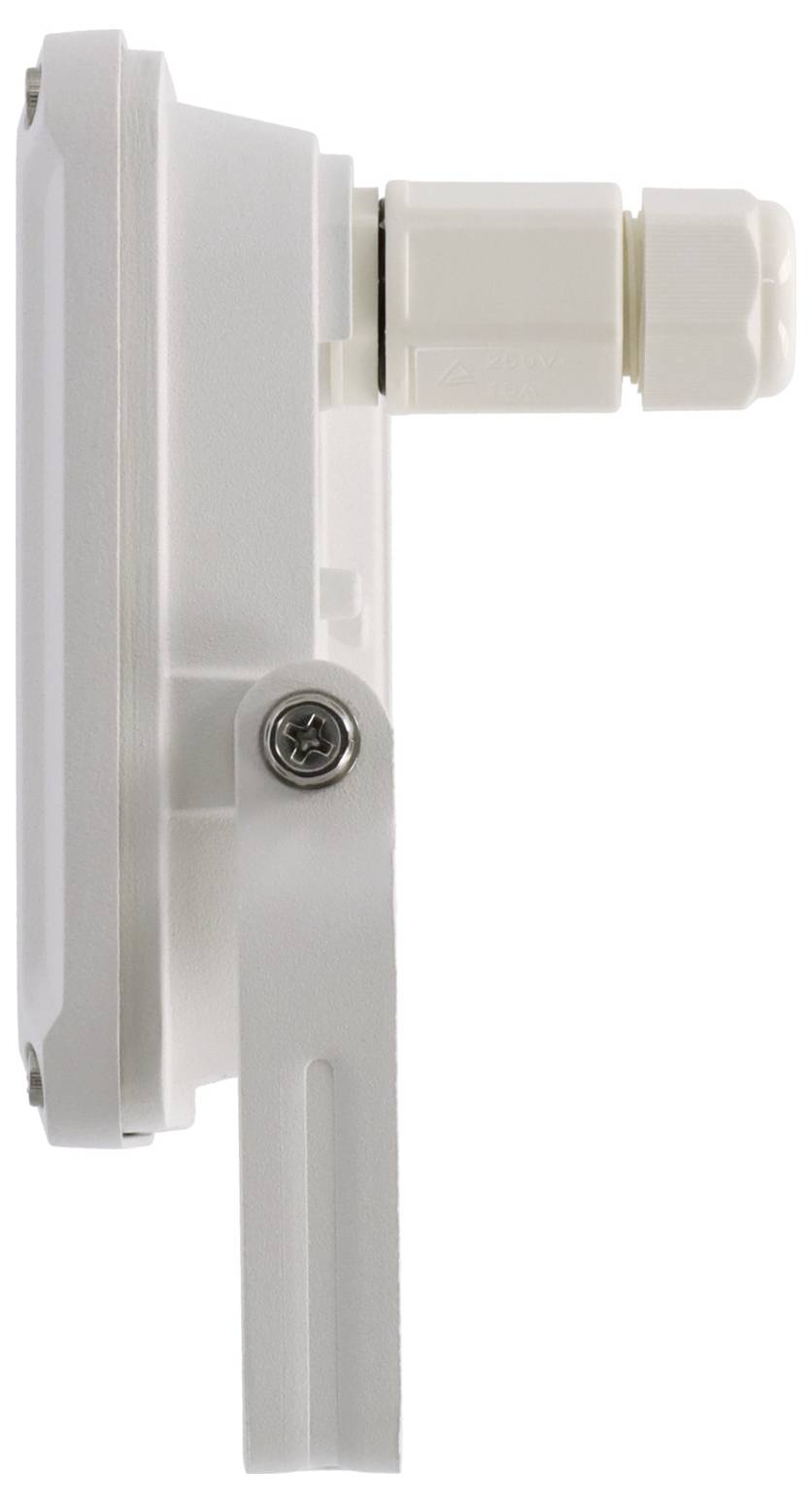 Seitenansicht eines weißen wandmontierten elektronischen Geräts mit einem Kabelstecker oben und einer verstellbaren Halterung.