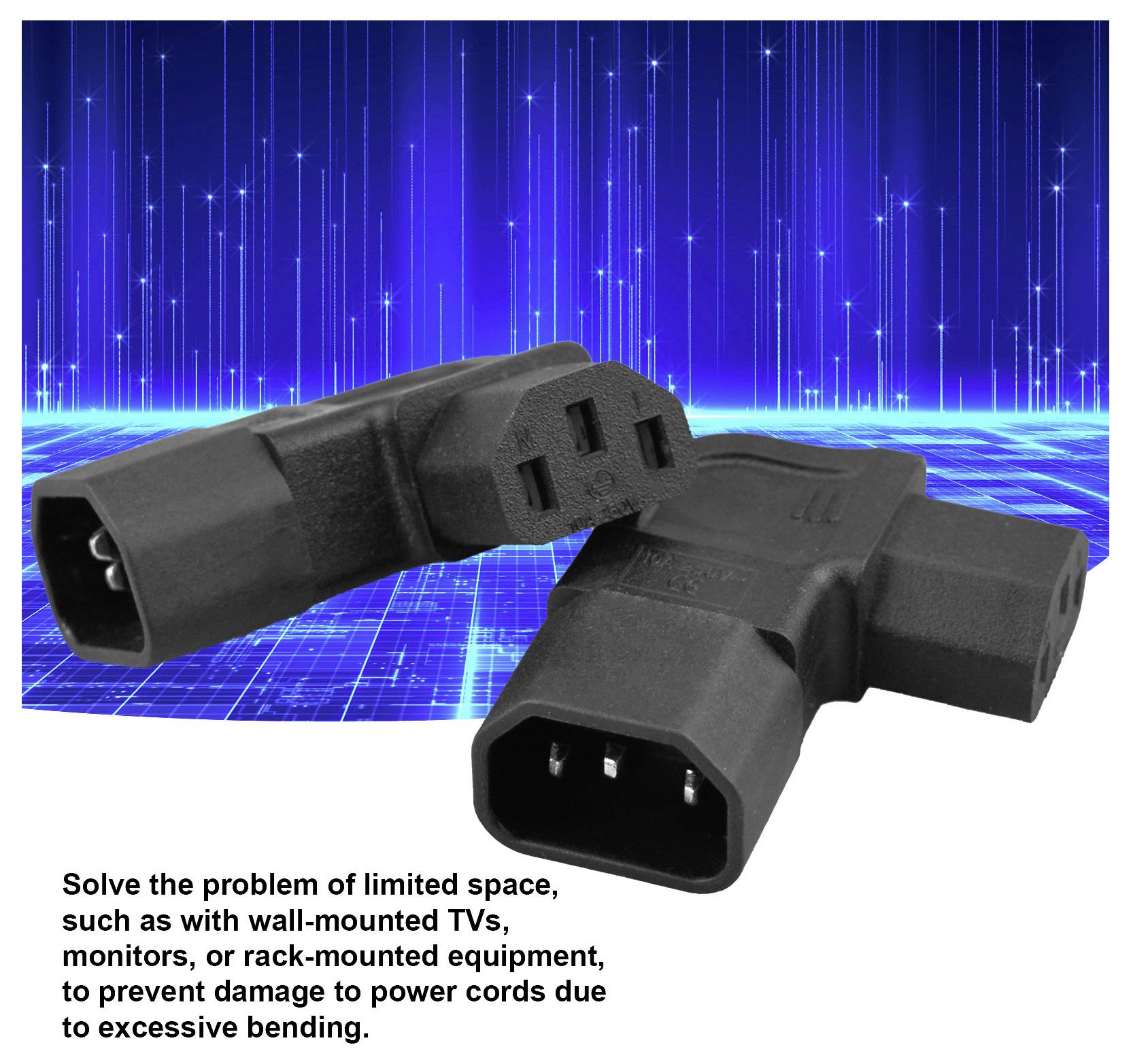 Schwarze rechtwinklige IEC-Stromstecker, die vor einem blauen Tech-Hintergrund gezeigt werden, um die platzsparende Verwendung hinter wandmontierten oder Rack-Geräten zu veranschaulichen.