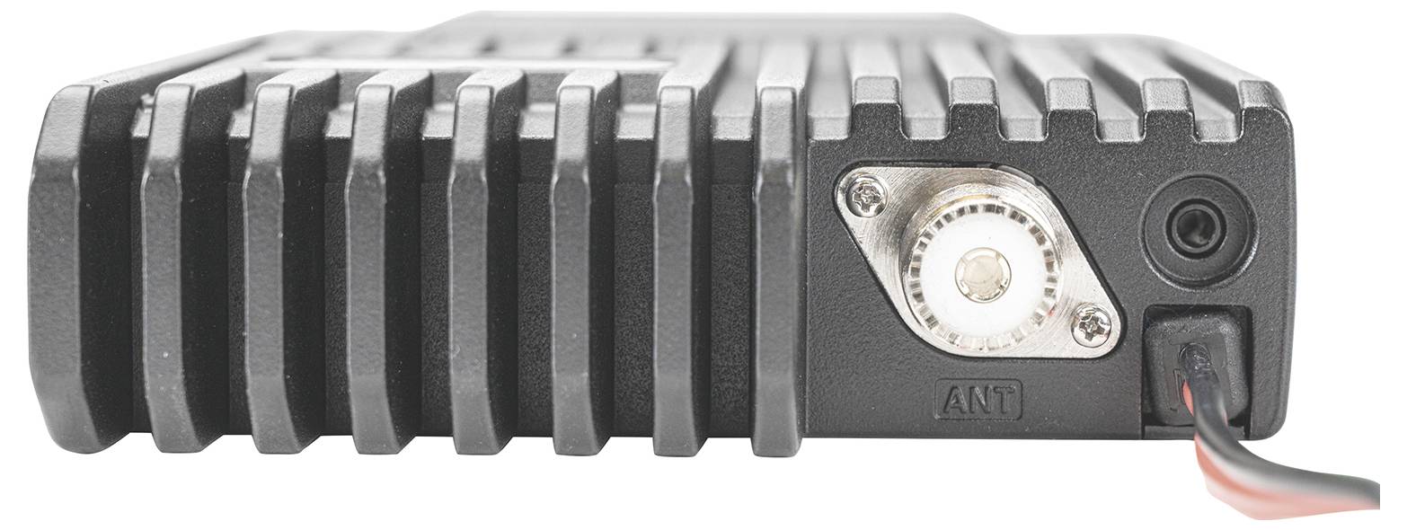 Schwarzes elektronisches Gerät mit gerippten Kühlkörperflossen, Antennenport, rundem Steckverbinder und angelautetem rot-schwarzem Kabel auf der rechten Seite.