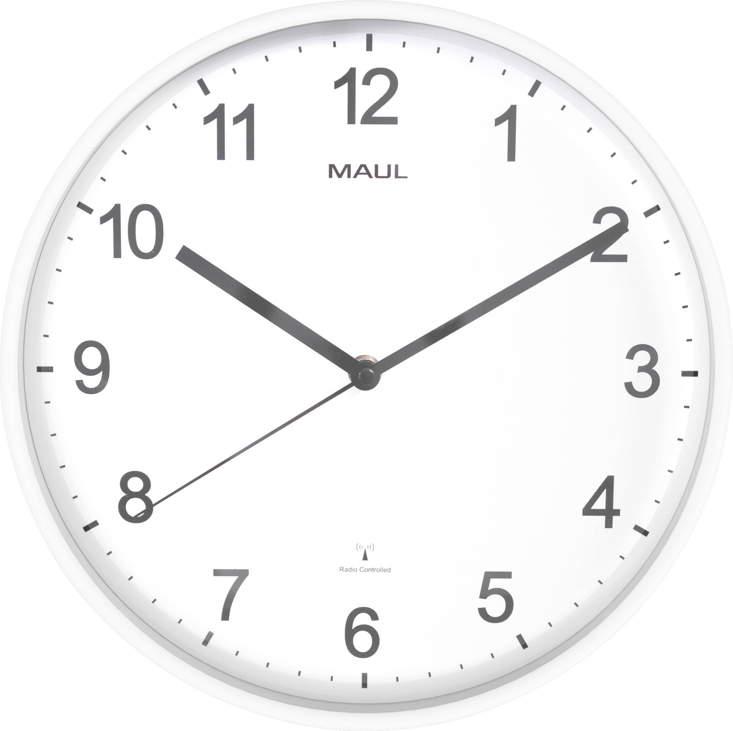 Eine runde Wanduhr zeigt die Zeit 8:20. Sie hat schwarze Stunden- und Minutenzeiger auf einem weißen Zifferblatt mit schwarzen Zahlen, oben beschriftet mit 