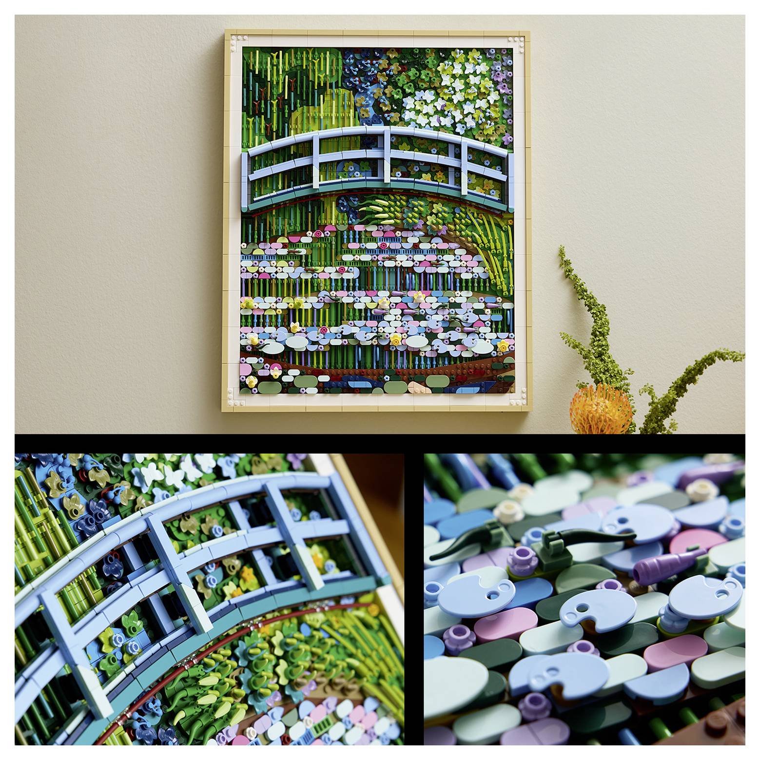 Ein gerahmtes Kunstwerk an einer beigen Wand zeigt eine Gartenszene mit einer gemalten Brücke über Wasser, dichtem grünem Laub und mehrfarbigen Blumen.