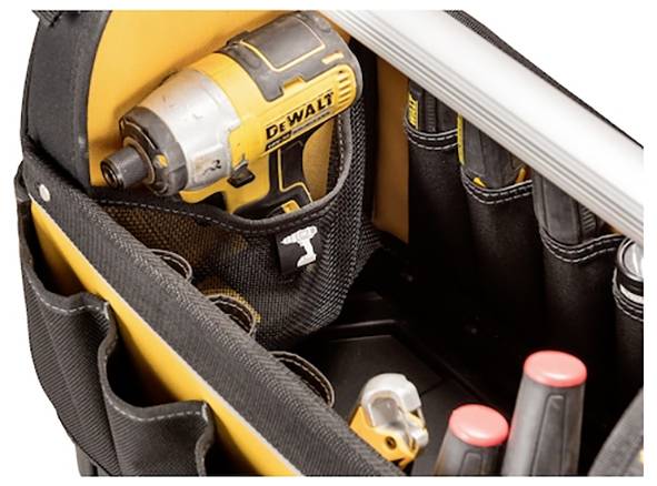 Eine gelb-schwarze Werkzeugtasche mit Taschen enthält eine gelbe Elektrobohrmaschine, Schraubendreher und weitere Werkzeuge, die übersichtlich für einfachen Zugriff organisiert sind.