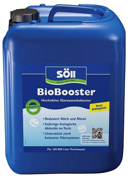 Blauer Kunststoffbehälter von Söll BioBooster zur Teichwasseraufbereitung, gekennzeichnet als biologische Klärungsbakterien zur Reduzierung von Nitrit und Nitrat.