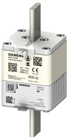 Ein weißes, rechteckiges 3D-Objekt mit zwei vertikalen Säulen auf jeder Seite, von denen jede vier kreisförmige Löcher aufweist. Zwei quadratische Vorsprünge befinden sich oben.